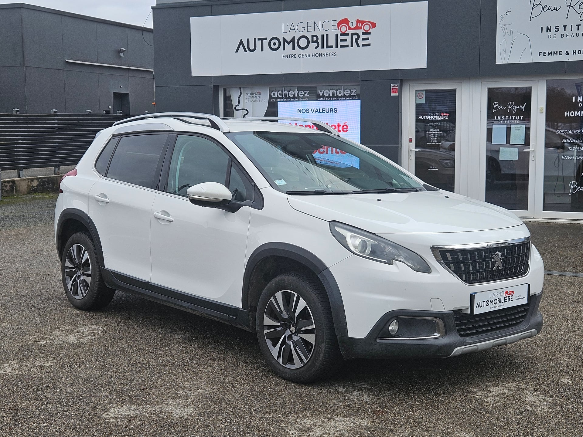 Peugeot 2008 1.2 Puretech 110 cv ALLURE EAT8 ( GPS -Radar Ar - Roue de secours ) — 1