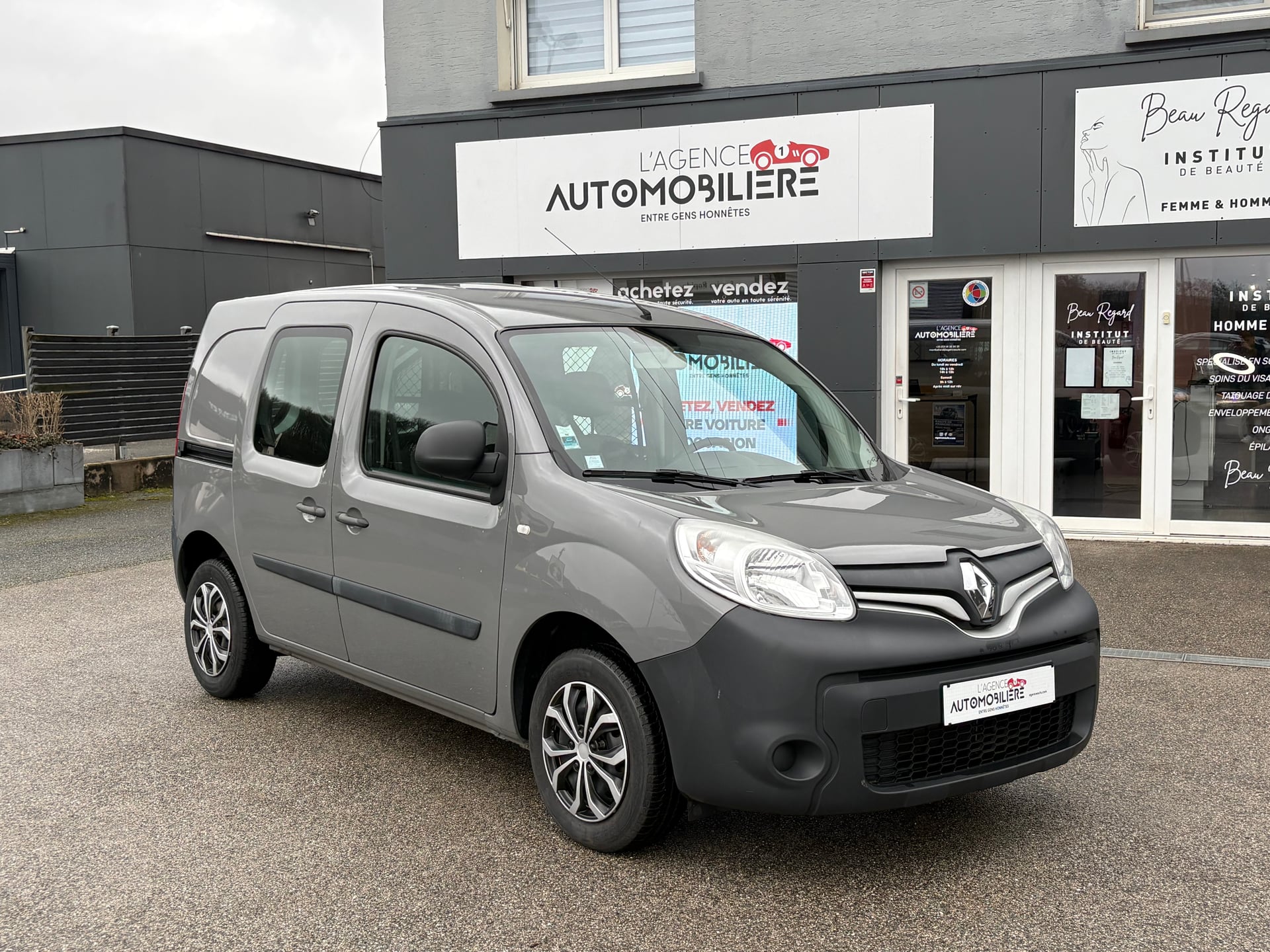 Renault Kangoo Express 1.2 TCe 115 ch CONFORT BVM6 ( 21000KM - 1ère Main - Attelage) — 1