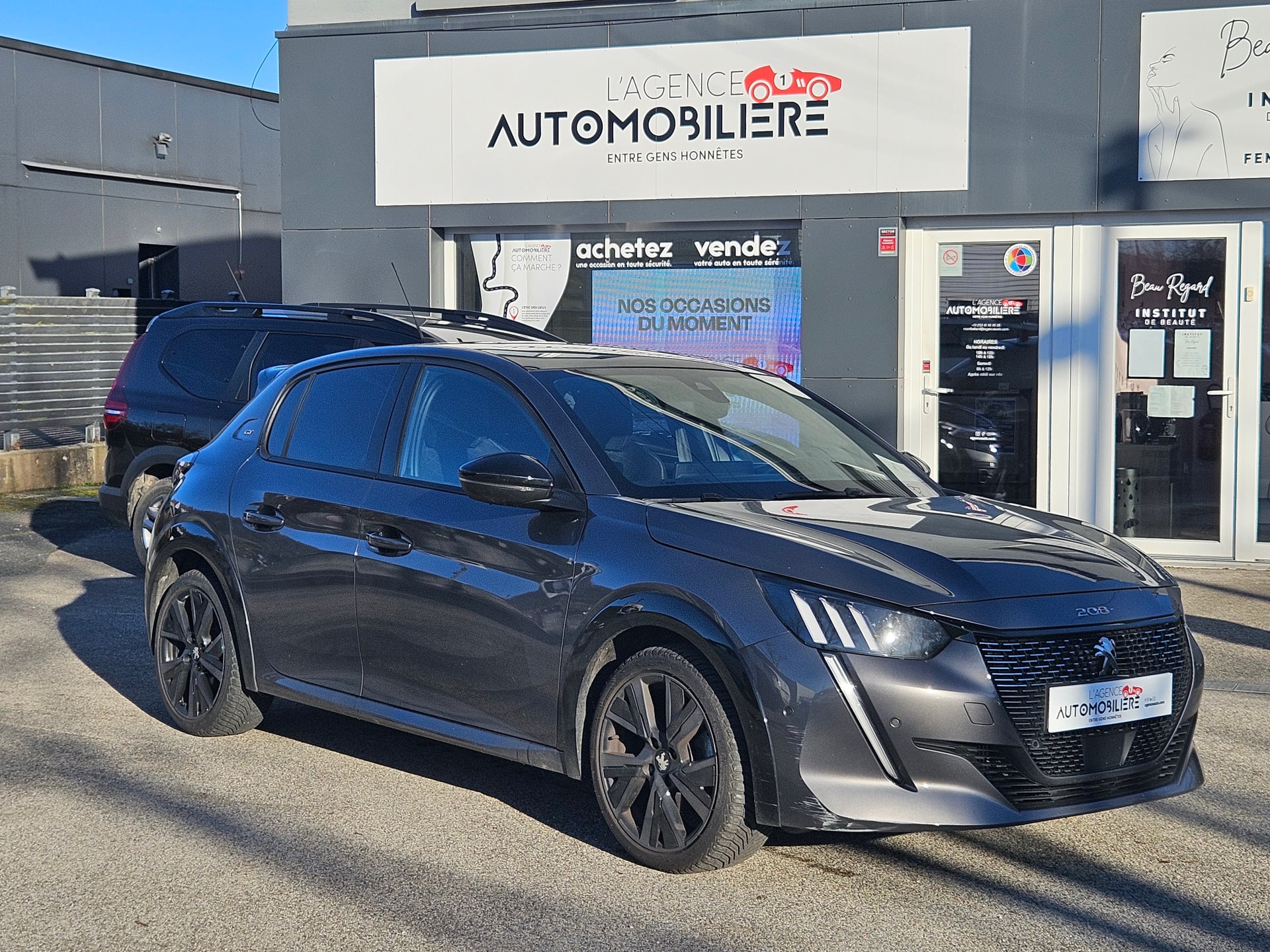 Peugeot 208 1.2 PURETECH 130 GT PACK EAT8 ( Toit Panoramique, Sièges chauffants, régulateur adaptatif...)