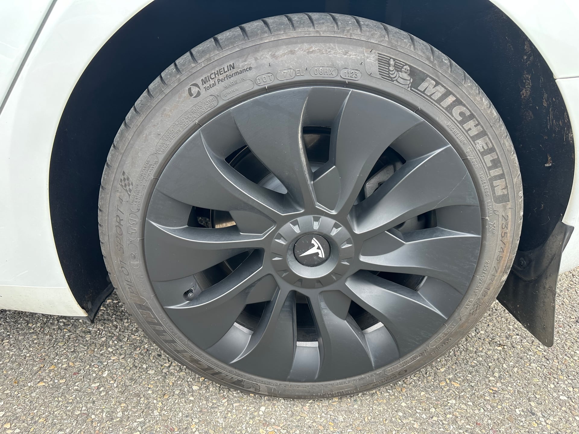 Tesla Model 3 Standard Range Plus 325 cv — 18