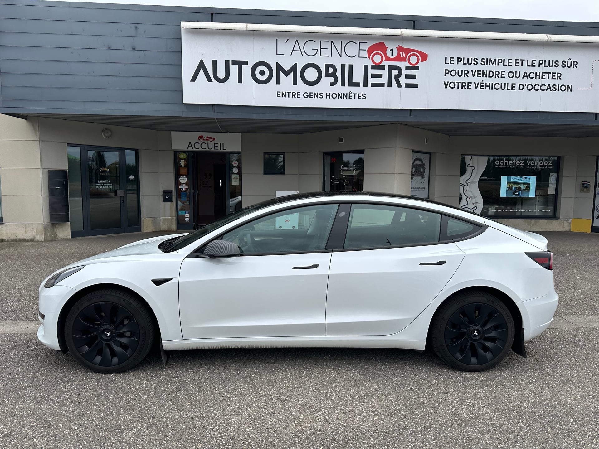 Tesla Model 3 Standard Range Plus 325 cv — 2