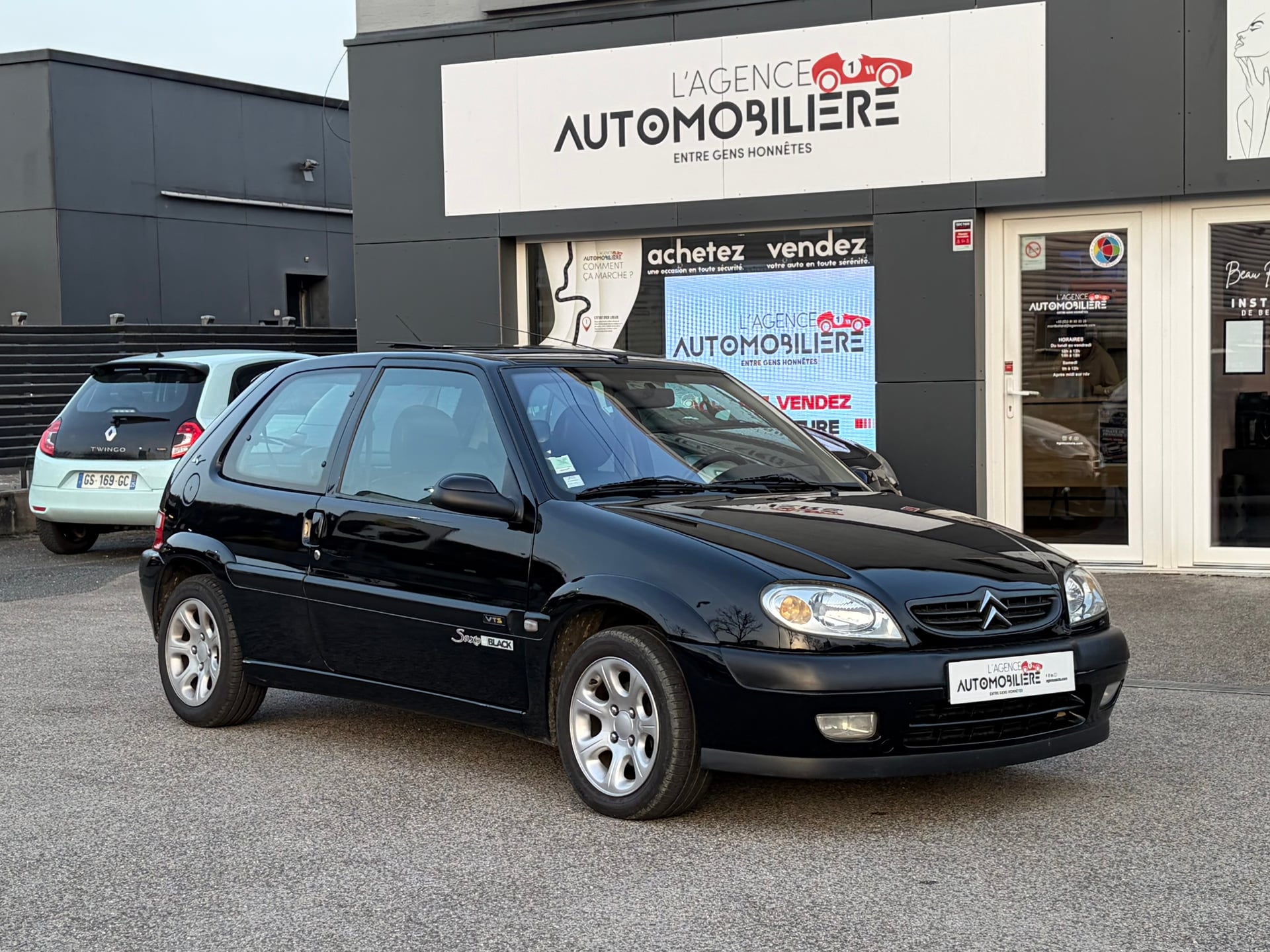 Citroen Saxo 1.6I 16V VTS 120 IN BLACK - SERIE SPECIALE — 1