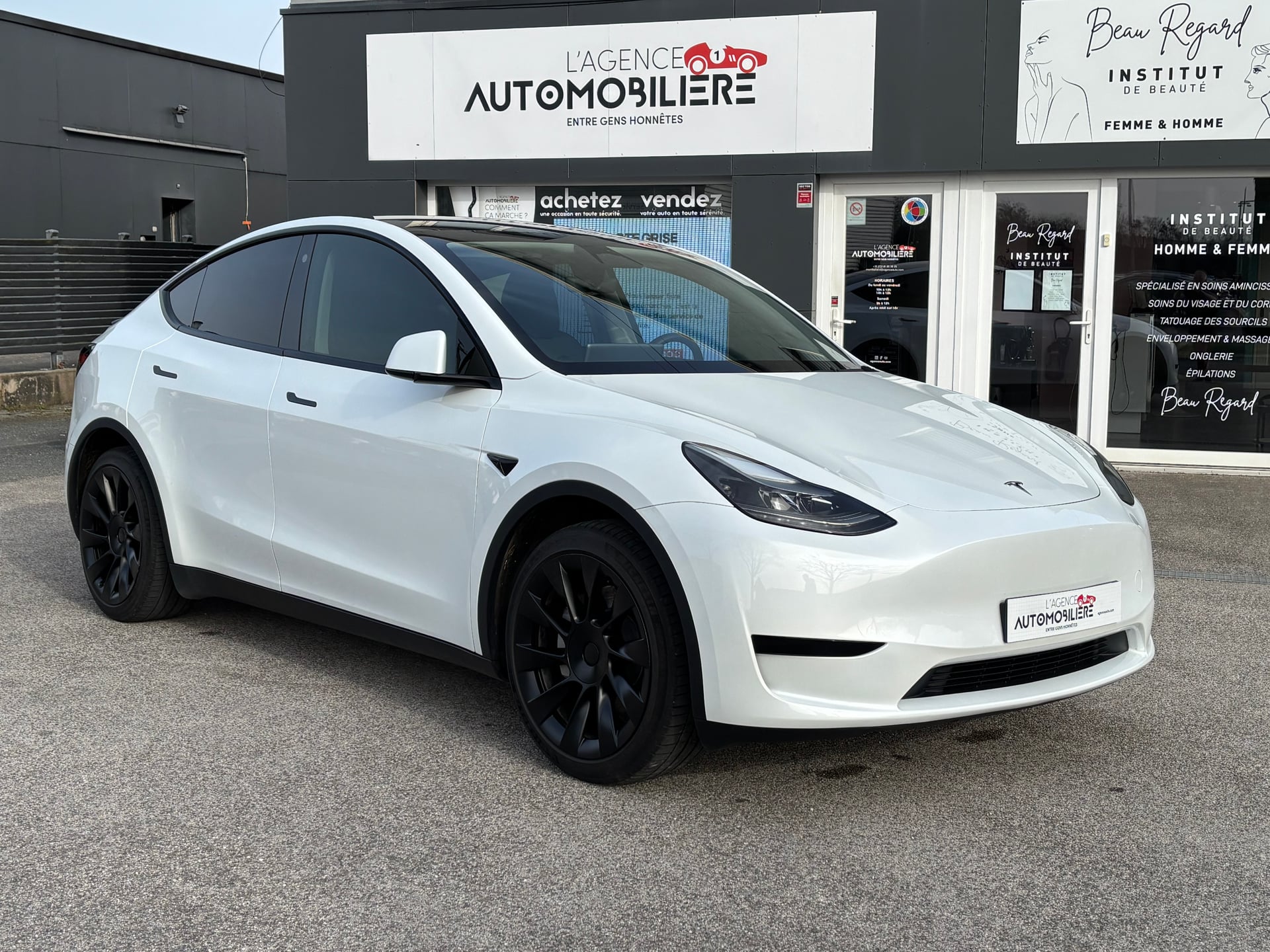Tesla Model Y 300 STANDARD RWD 60kWh - Jantes Induction 20" — 1
