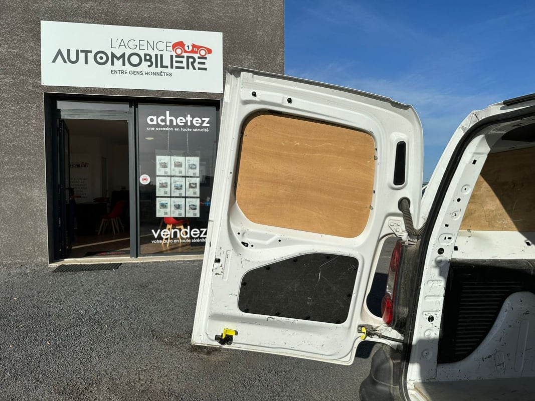 Peugeot Partner 1.6 HDI 75 PREMIUM — 26