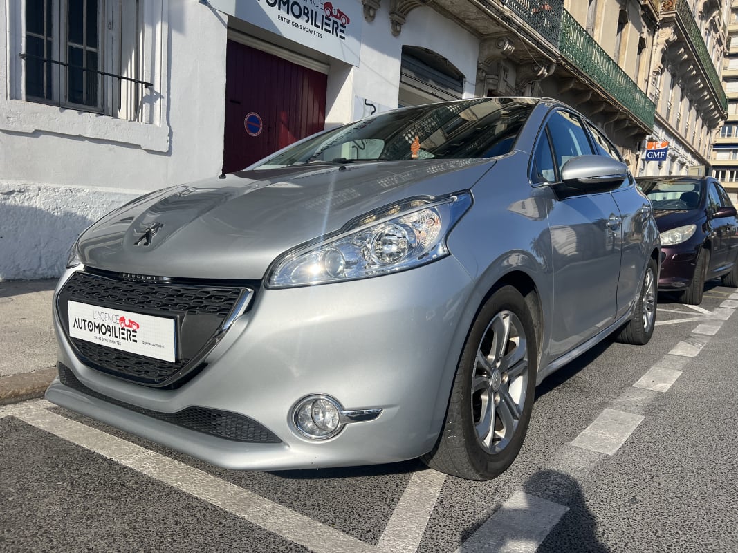 Peugeot 208 GENERATION-I 1.6 E-HDI 90 ACTIVE (Entretien complet Peugeot) — 1