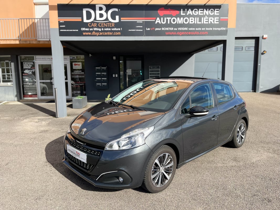 Peugeot 208 1.2 Puretech 82 cv Caméra de recul/Toit Panoramique/Carplay — 1