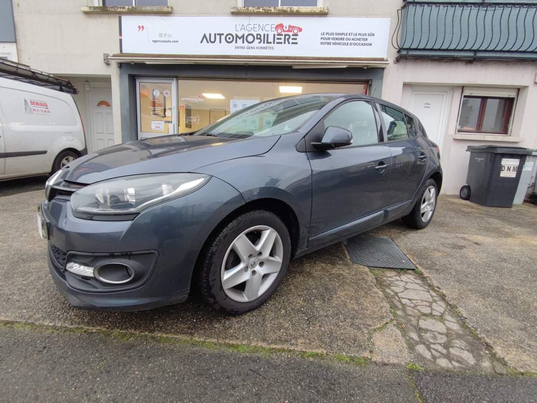 Renault Megane III 1.5 dCi S&S 95 cv Distribution neuve — 1