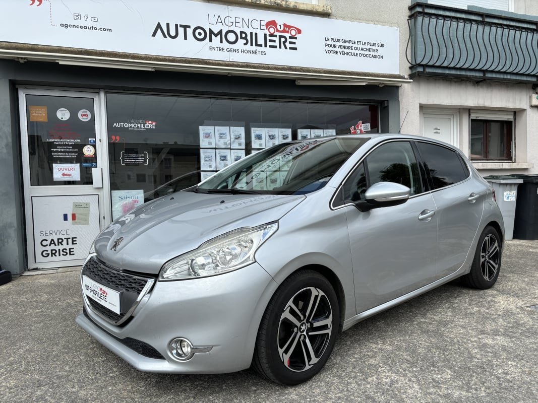 Peugeot 208 Allure 1.6 e-HDi 92 cv S&S 5 Portes — 1