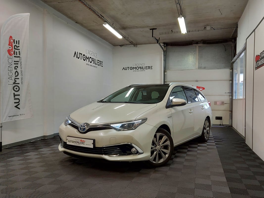 Toyota Auris Touring Sport II (2) TOURING SPORTS HYBRIDE 136H EXECUTIVE — 1