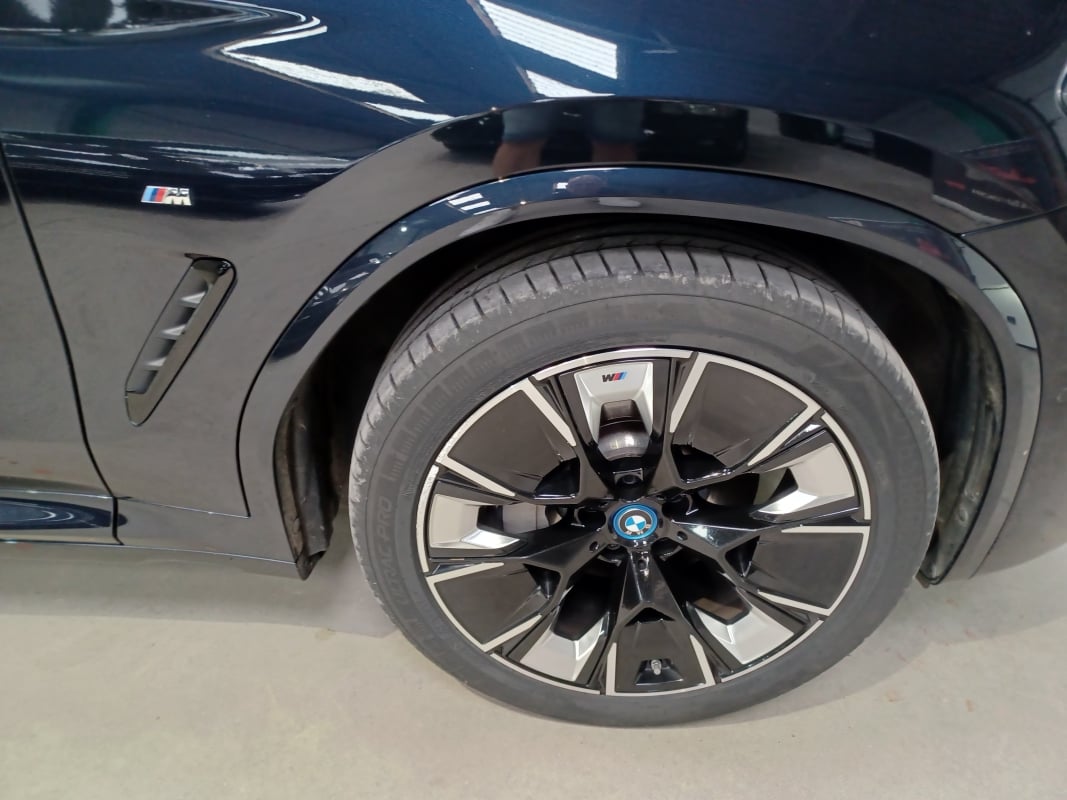 BMW Ix3 Pack M — 35
