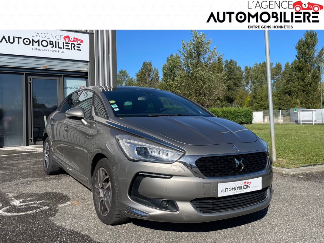 Citroen DS5 (2) 2.0 BLUE HDI 150CH BE CHIC - DISTRIBUTION NEUVE - ENTRETIENS CITROEN — 1