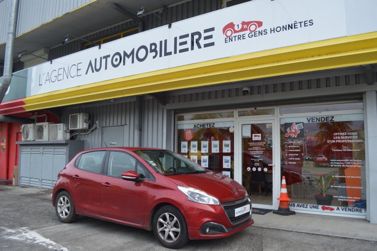 Peugeot 208 1.2 110 S&S ALLURE BUSINESS EAT6 5P — 1