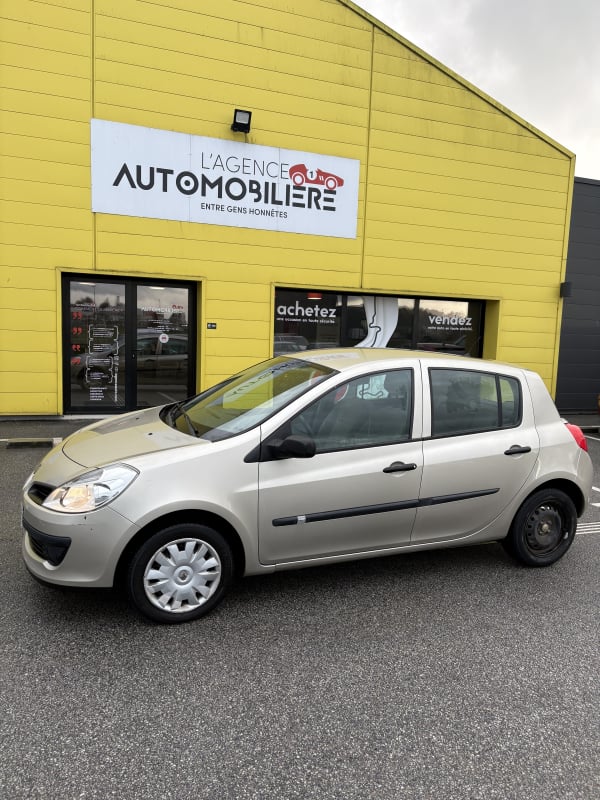 Renault Clio III 1.4i 100ch Privilège — 1