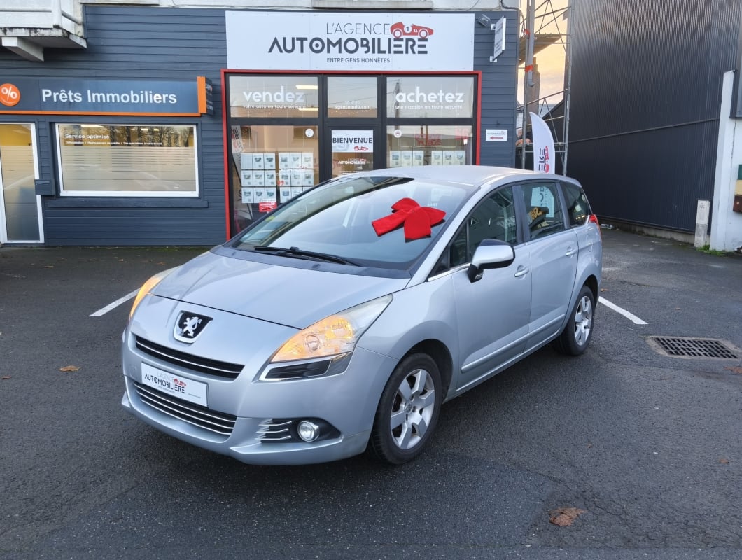 Peugeot 5008 1.6 HDi 112ch BVM6 ACTIVE (Attelage) — 1