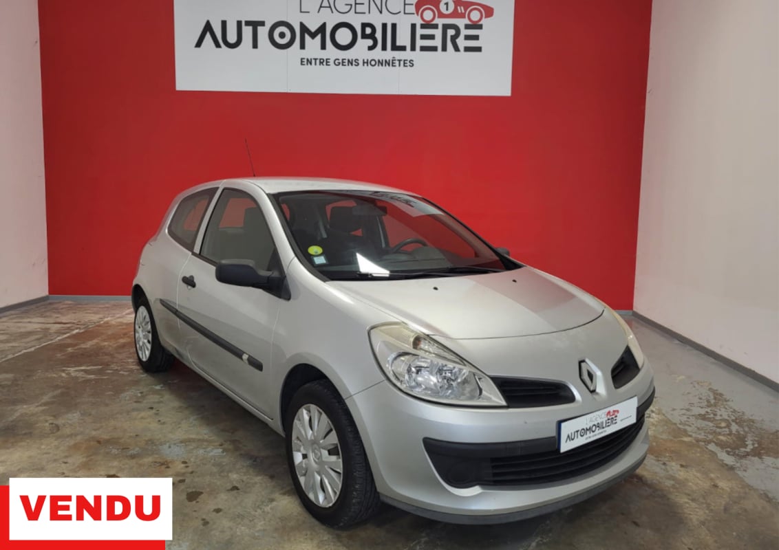 Renault Clio CLIO III 1.2 16V 75 3P - CLIMATISATION + Distribution faite — 1