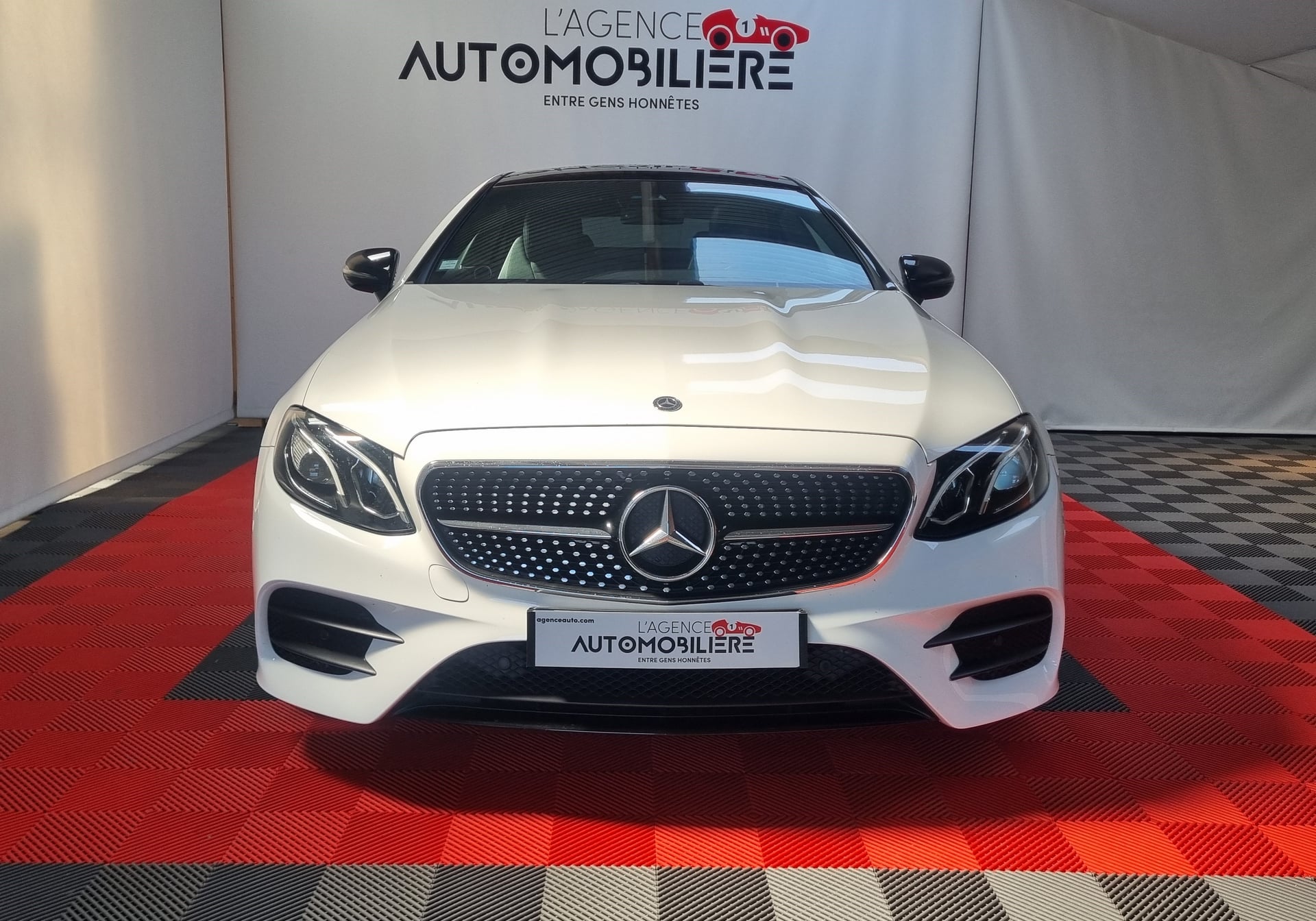 Mercedes-Benz Classe E Coupe E COUPÉ AMG LINE 220d 9-G TRONIC — 2