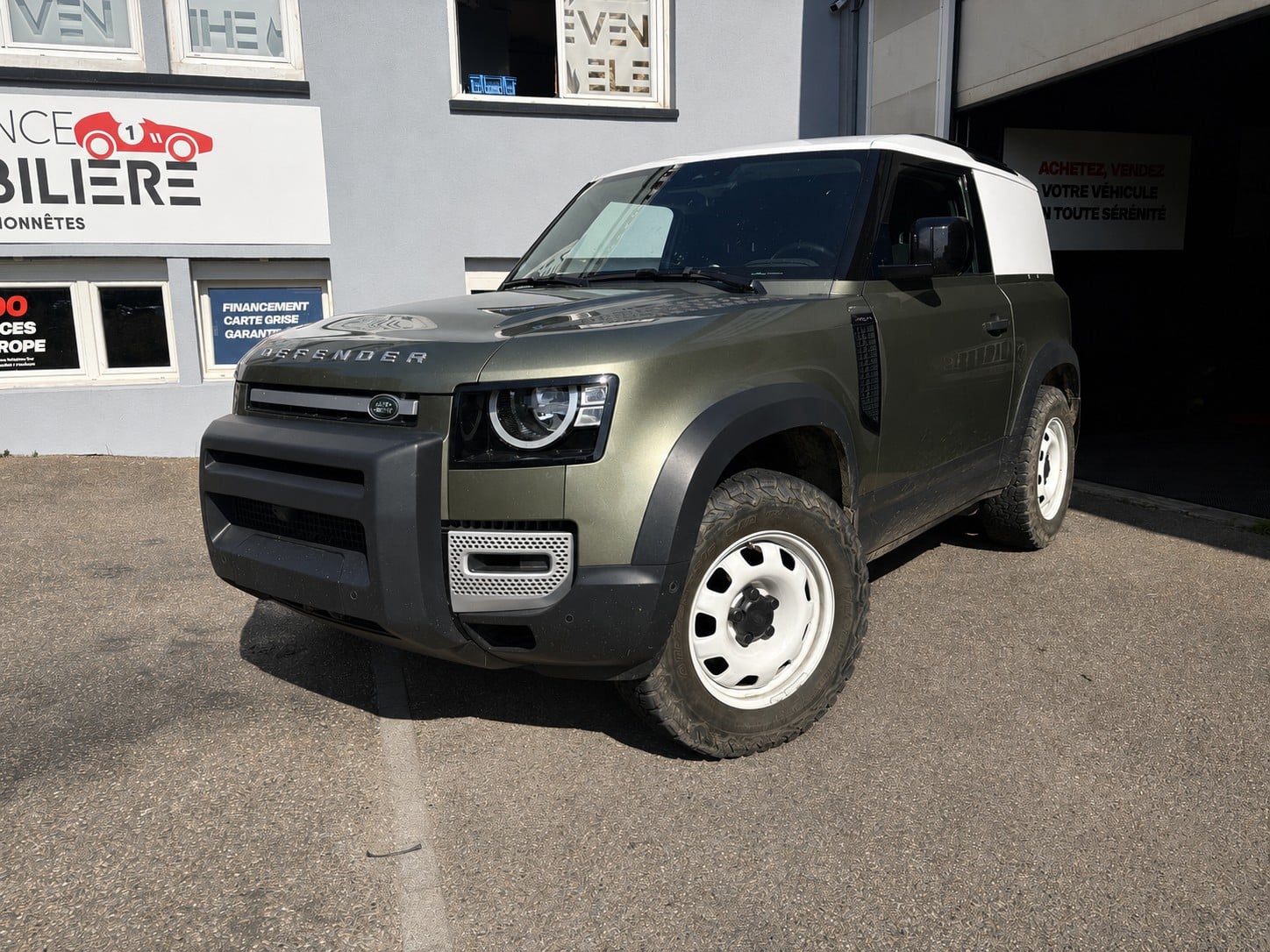 Land Rover Defender IV 3.0 D200 90 BVA 4X4 Hardtop 3PL Tva récupérable - Caméra 360° - Attelage - Bluetooth