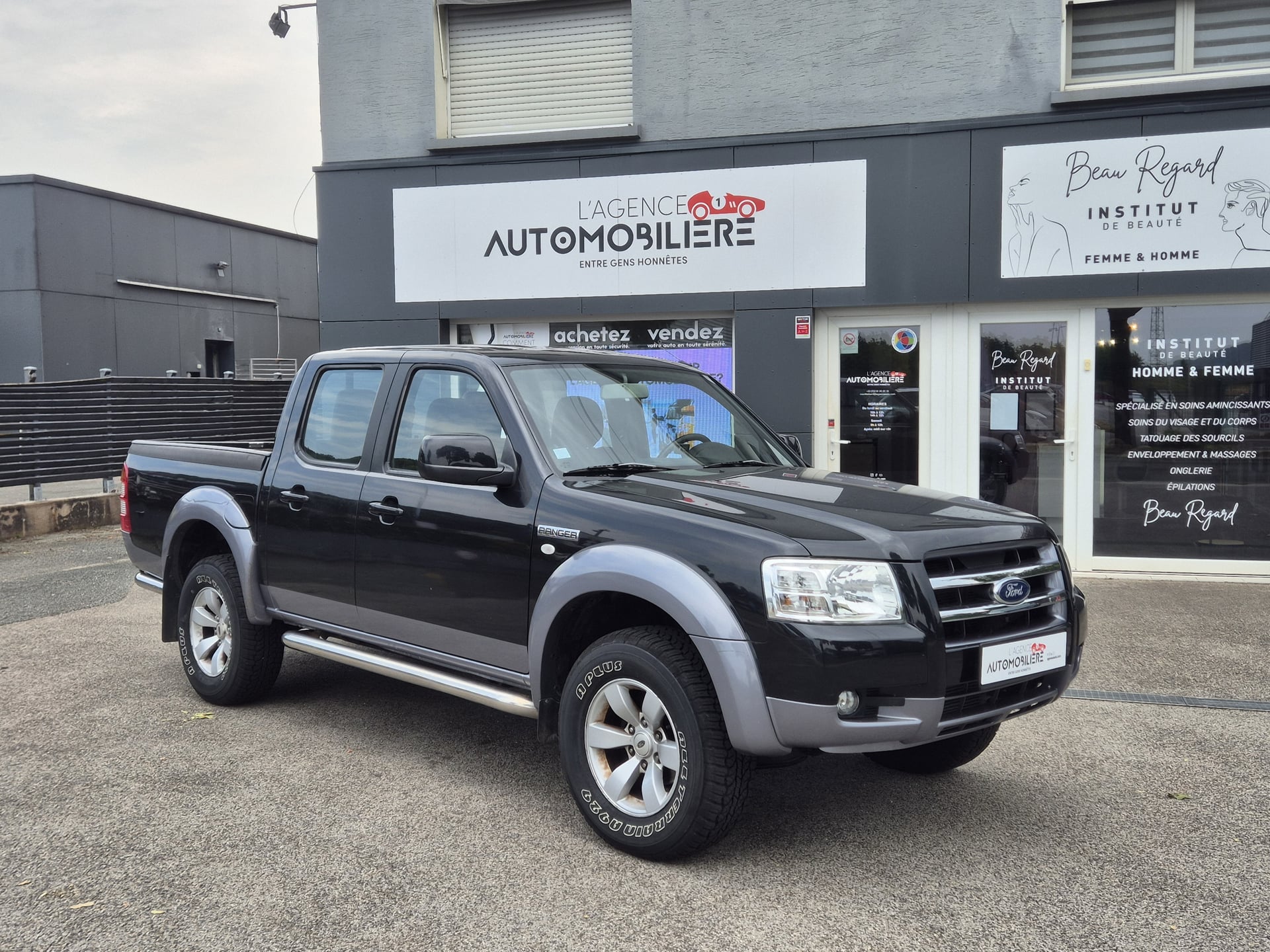 Ford Ranger 2.5 TDI 143 Double Cabine XLT - Attelage - 5 places -
