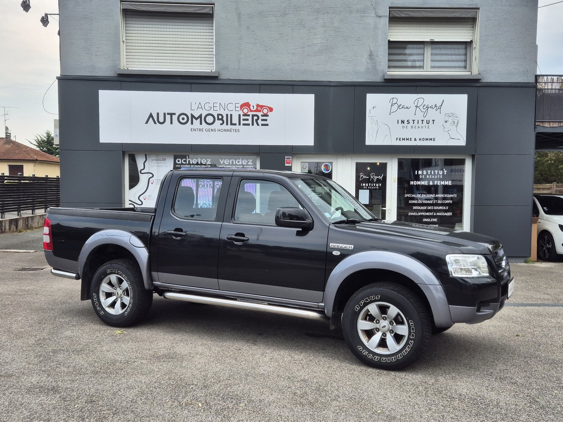 Ford Ranger 2.5 TDI 143 Double Cabine XLT - Attelage - 5 places - — 2