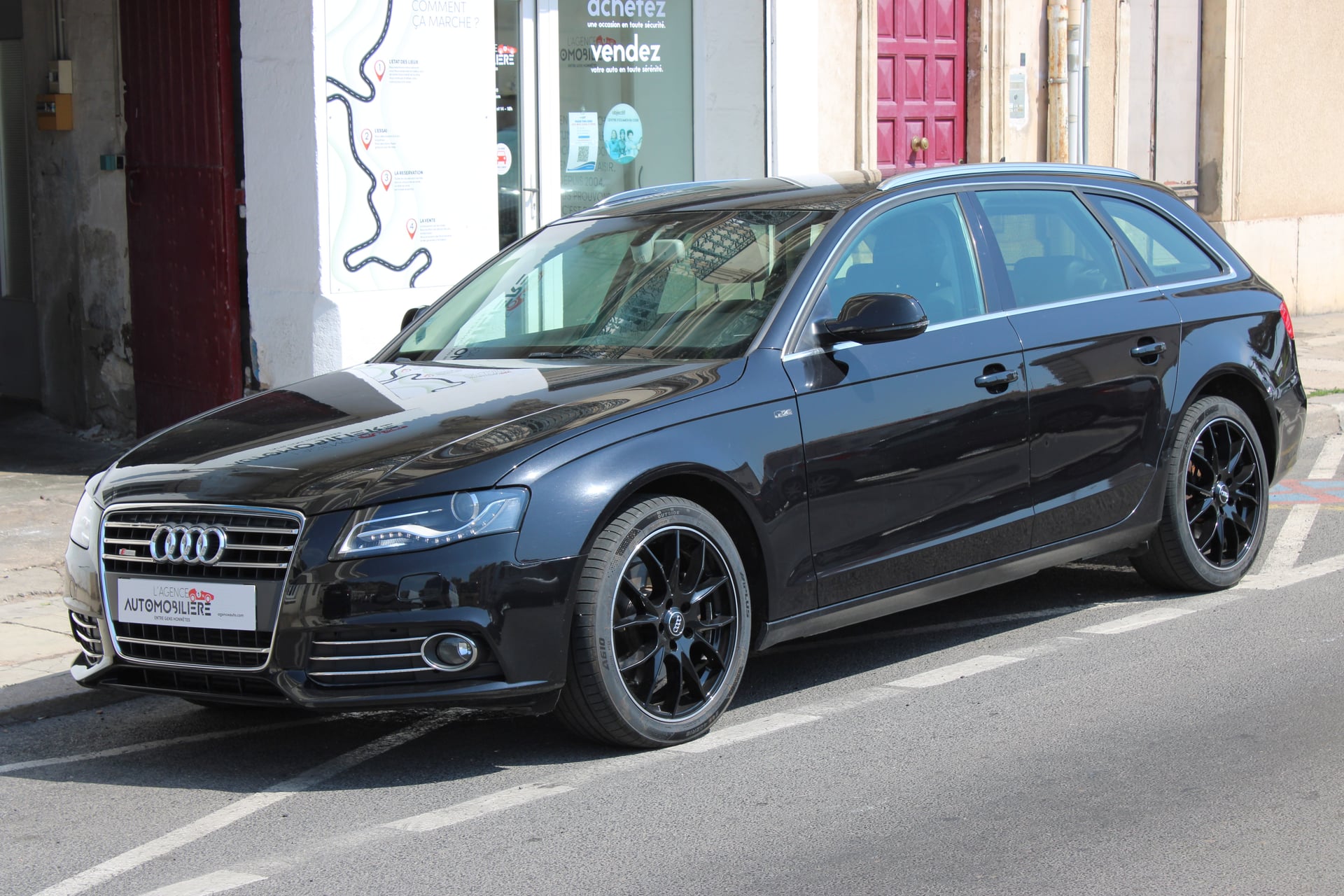 Audi A4 Avant AVANT 2.0 TDI 145 AMBITION LUXE ( CarPlay, Radar de recul, Bluetooth ... )