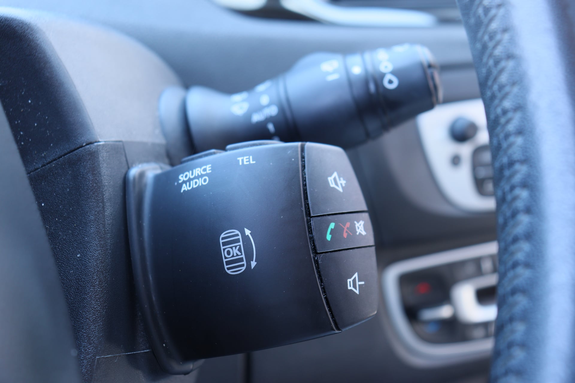 Renault Grand Scenic III Ph 2 1.5 dCi 110 Zen BVM6 (Ouverture / démarrage sans clés, Bluetooth, GPS) — 35