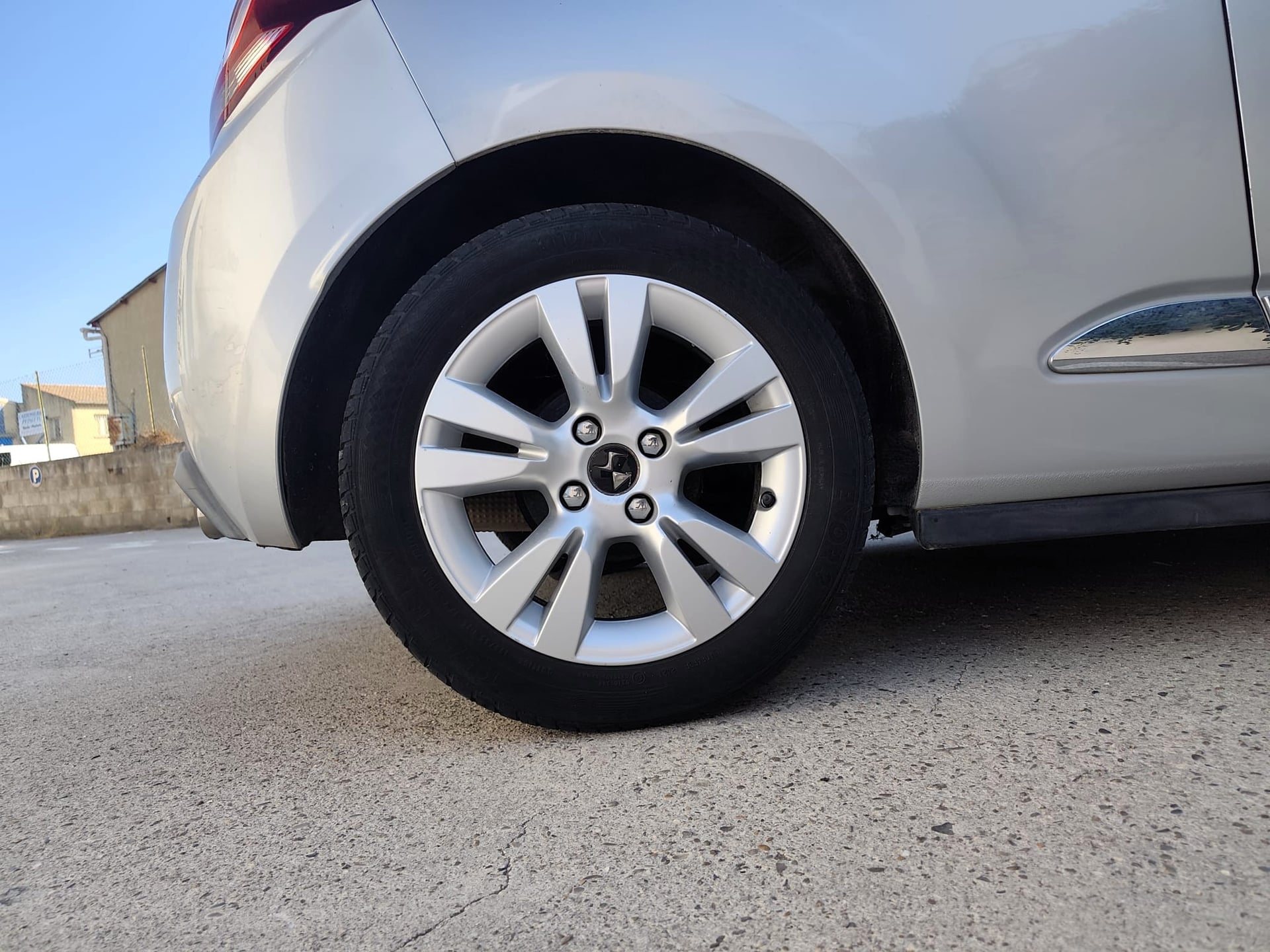 DS DS 3 1.2 VTI 82 CHIC — 24