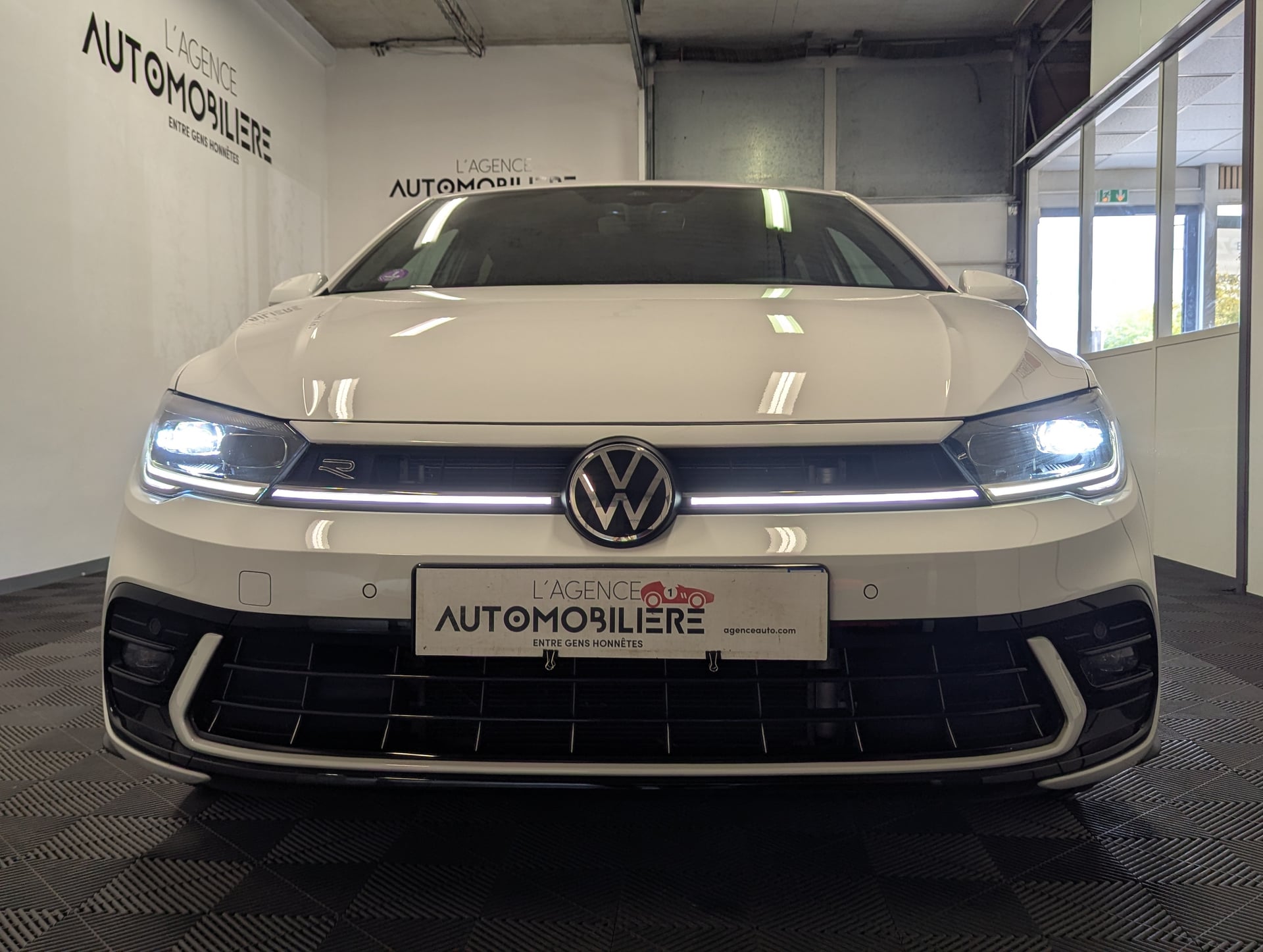 Volkswagen Polo VI (2) 1.0 TSI 110 R-LINE DSG7 — 2