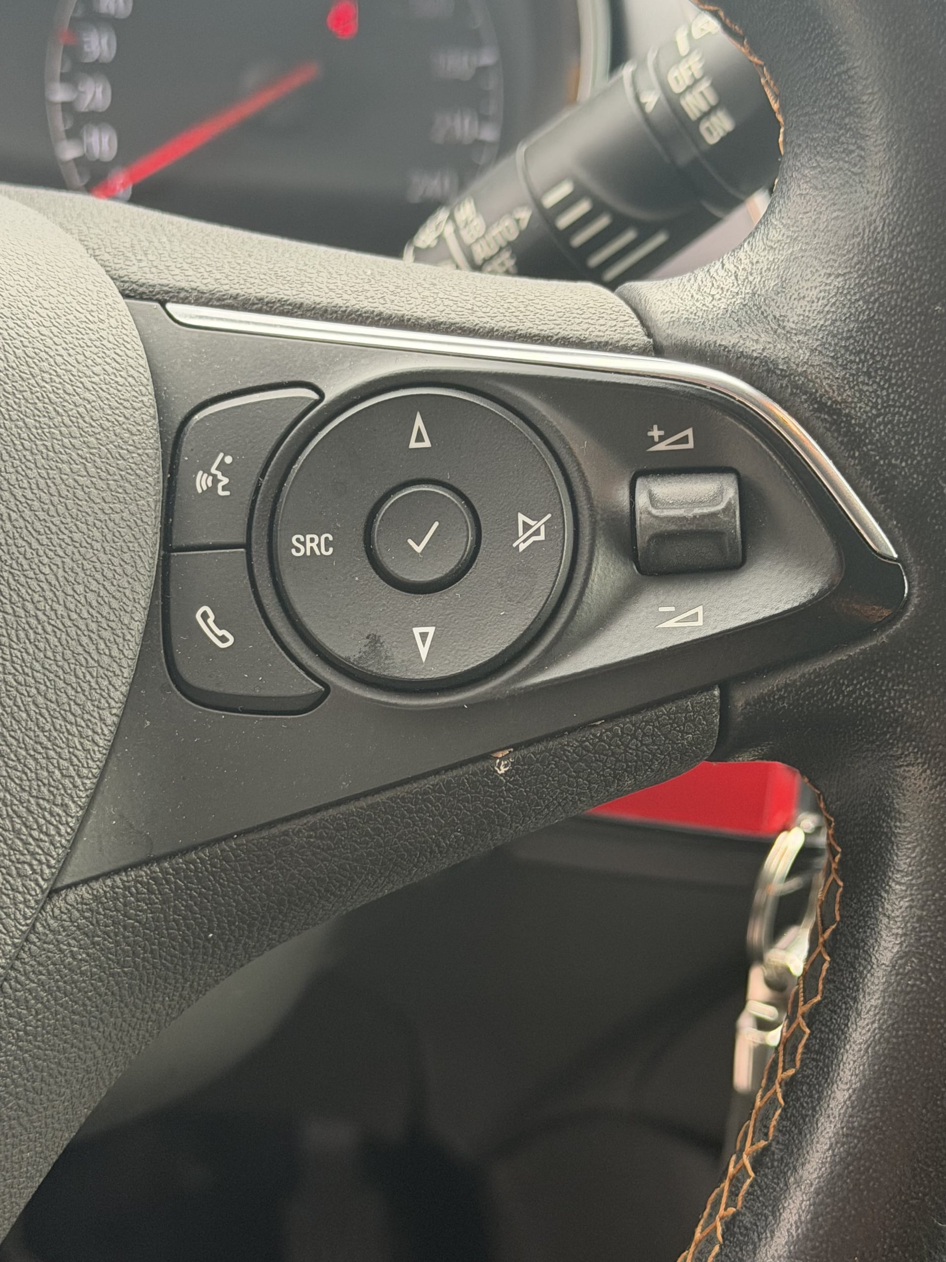 Opel Crossland x 1.2 i 12V Turbo 110 cv — 24