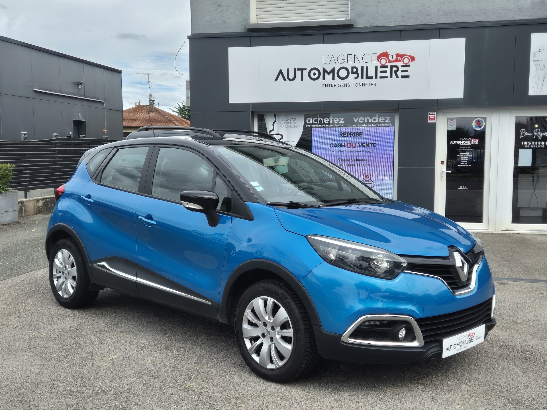 Renault Captur 1.5 DCI 90 cv ZEN + Attelage