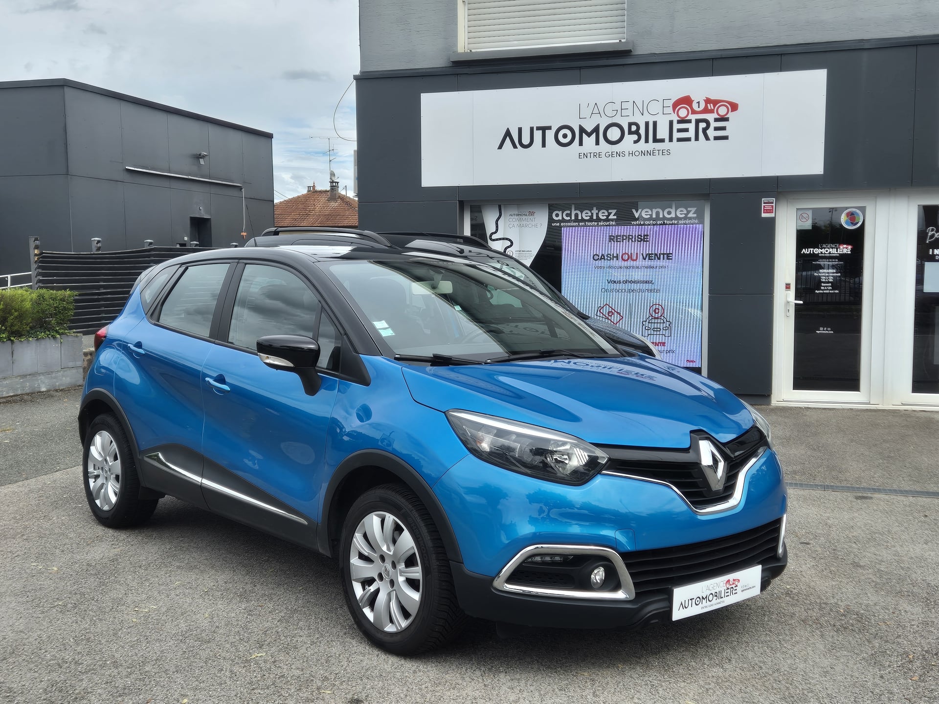 Renault Captur 1.5 DCI 90 cv ZEN + Attelage — 2