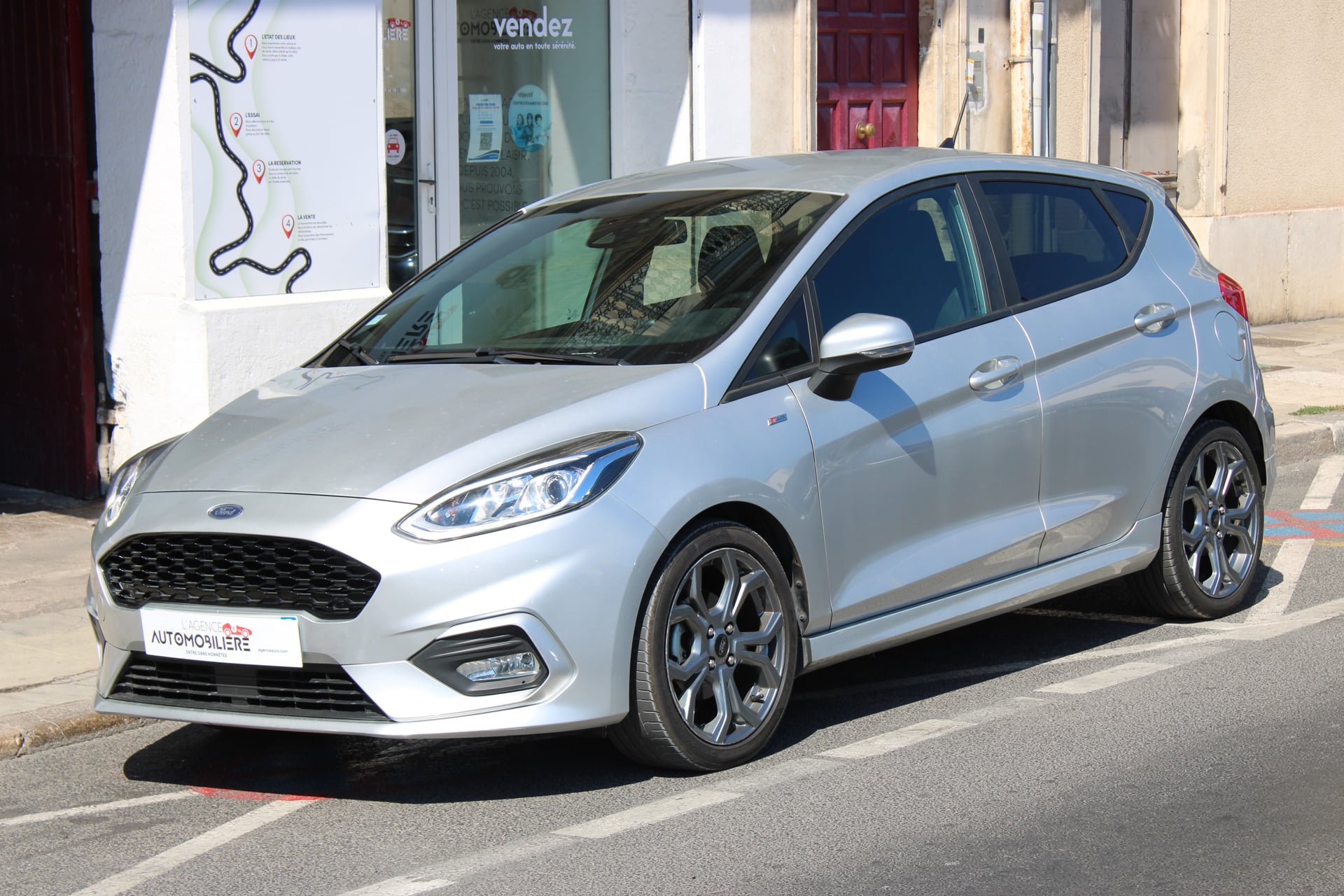 Ford Fiesta 1.0 ECOBOOST 95ch ST LINE BVM6 ( Carplay, Radar Arr, Clim ... )
