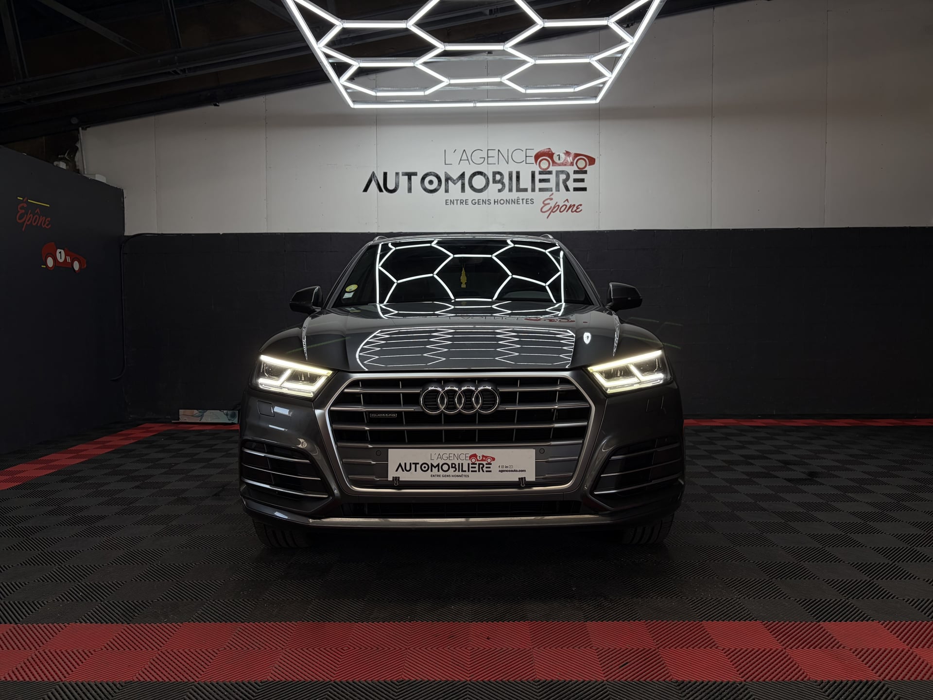 Audi Q5 2.0 40-TDI S-LINE — 2