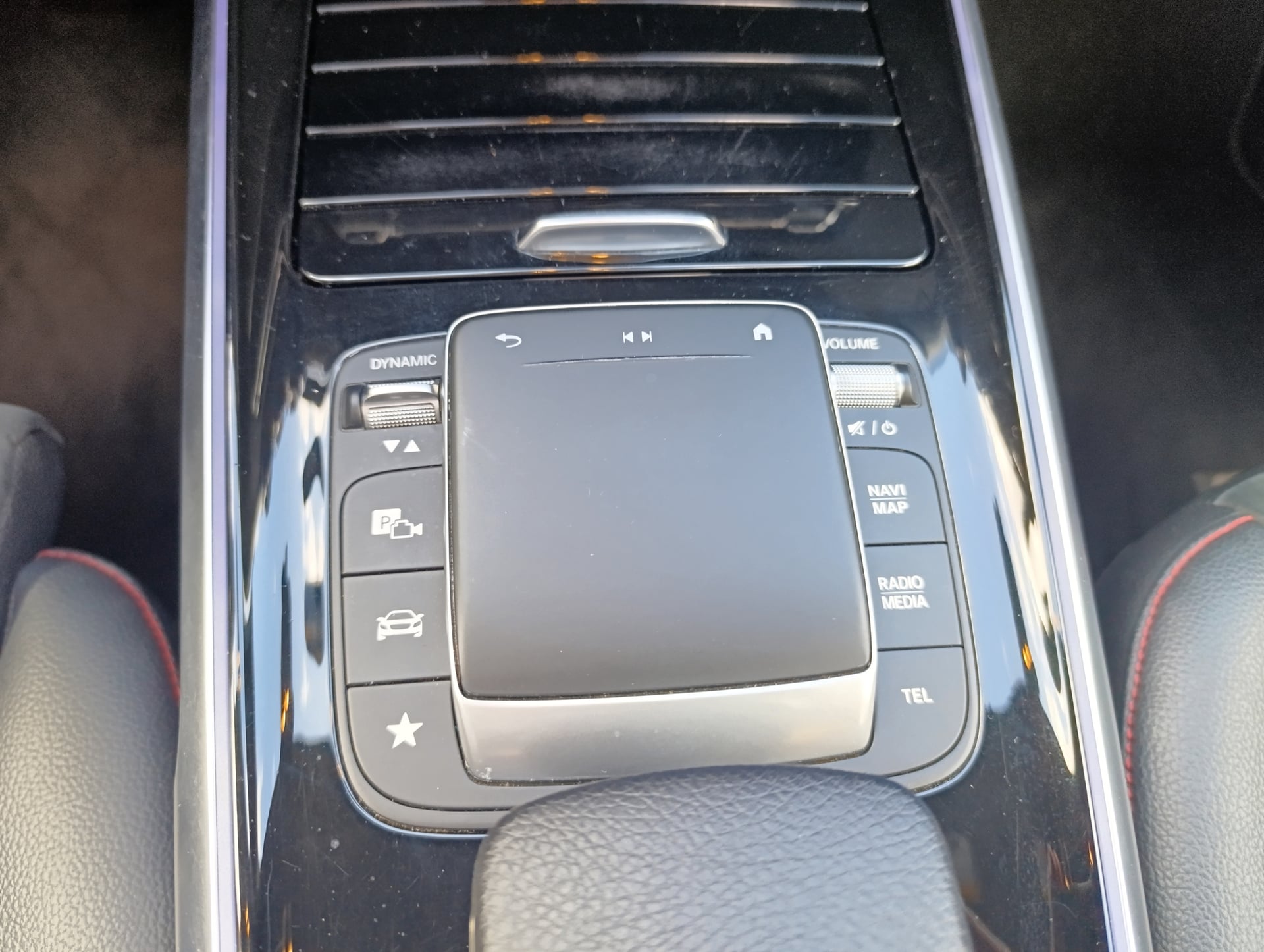 Mercedes-Benz GLB 200 d 2.0 d 8G-TRONIC 150 cv AMG LINE - 7P - CT vierge - Suivi Mercedes — 39