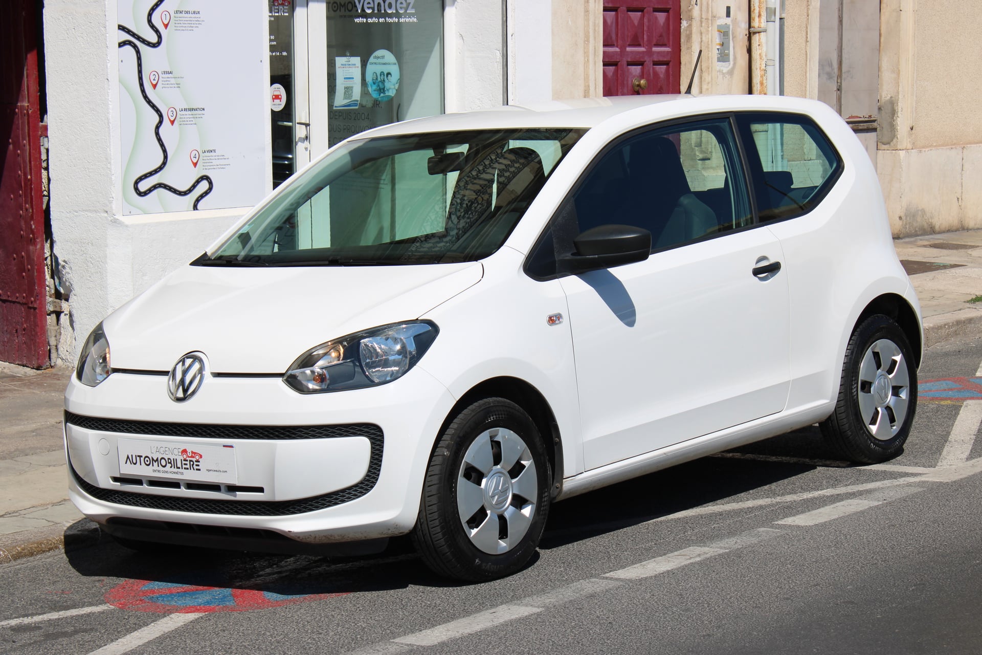 Volkswagen UP 1.0 60 TAKE UP ( Clim, Radio ... )