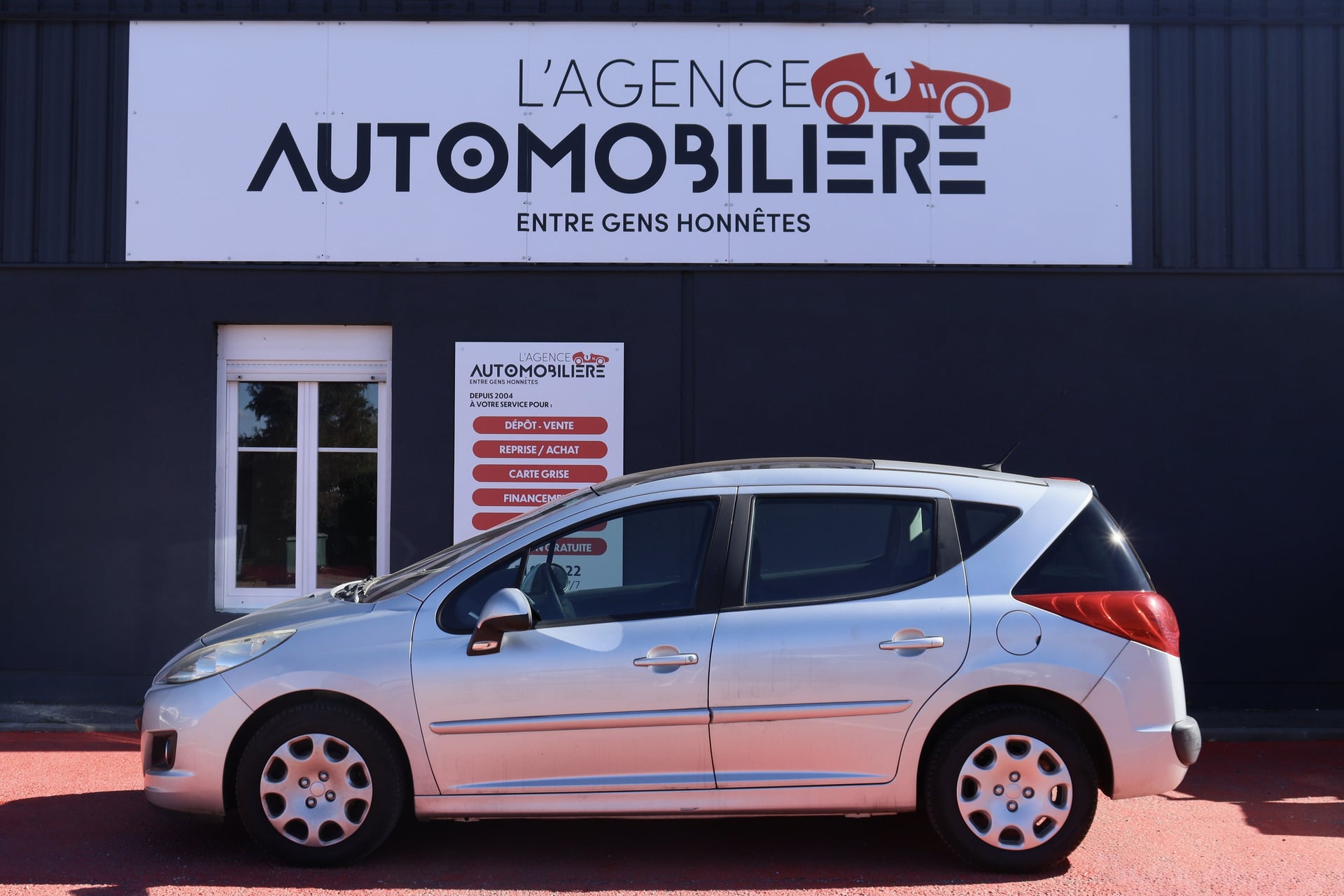 Peugeot 207 SW 1.4 VTi 95 Finition 64 BVM5 (Toit Panoramique, Clim bi-zone) — 2
