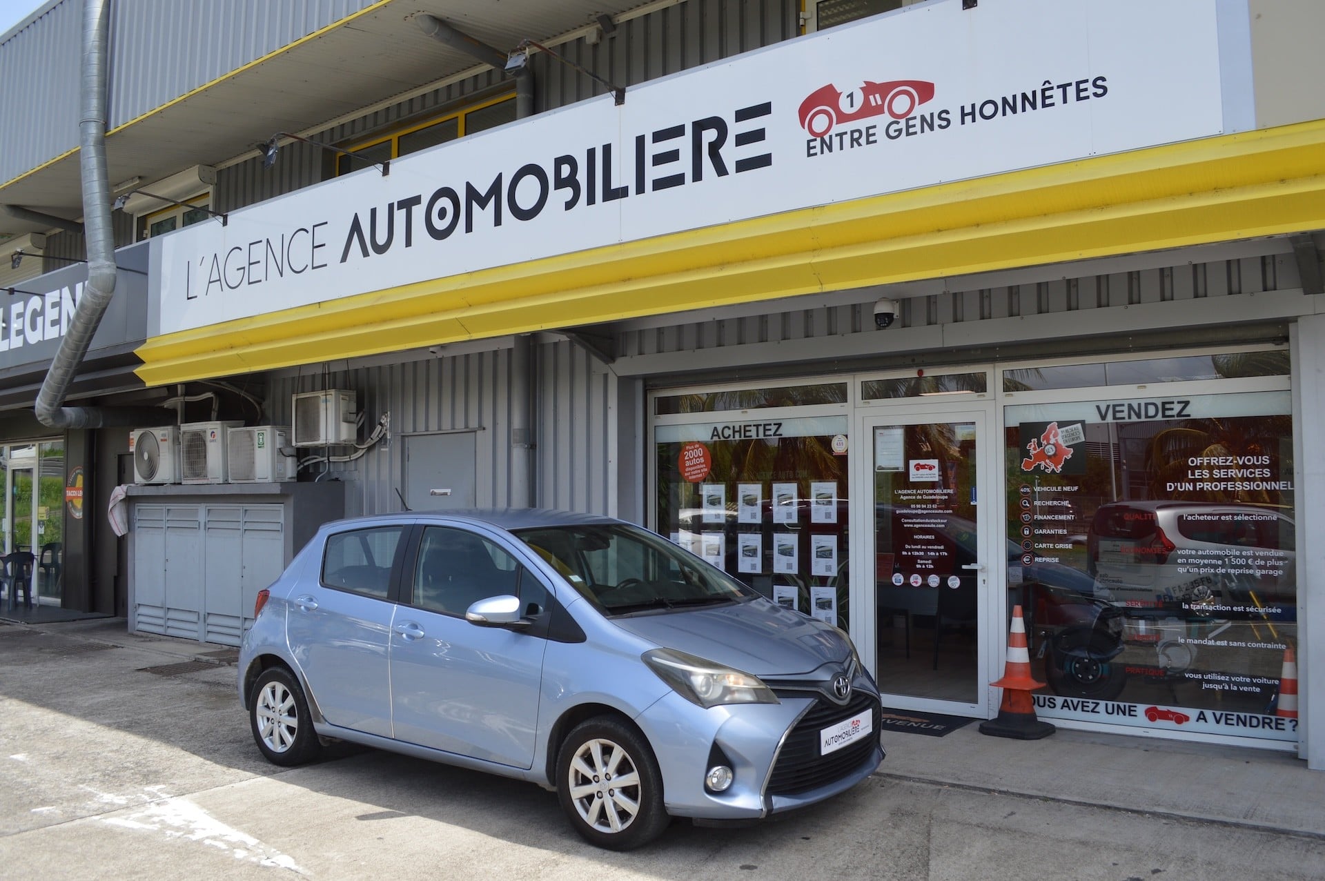 Toyota Yaris 100 VVT-I LOUNGE 5P