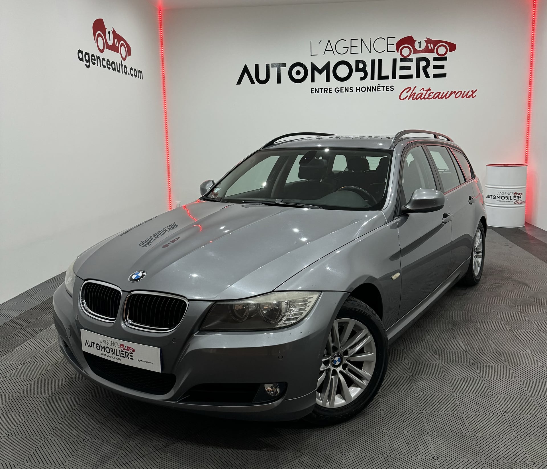 BMW Série 3 TOURING CONFORT 320D 2.0 177CV BVM6 REGULATEUR/RADAR AV ET AR/JANTES ALLIAGES/CLIM AUTO/ATTELAGE