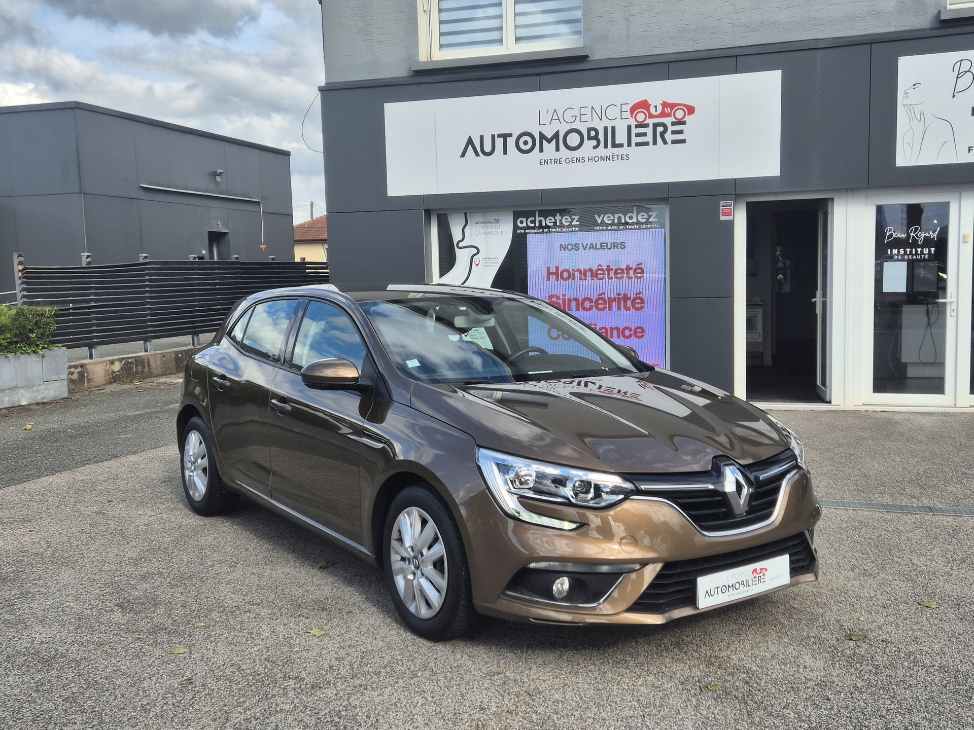 Renault Megane IV Hatchback 1.5 dCi 110 NAV - 2 Places - — 2