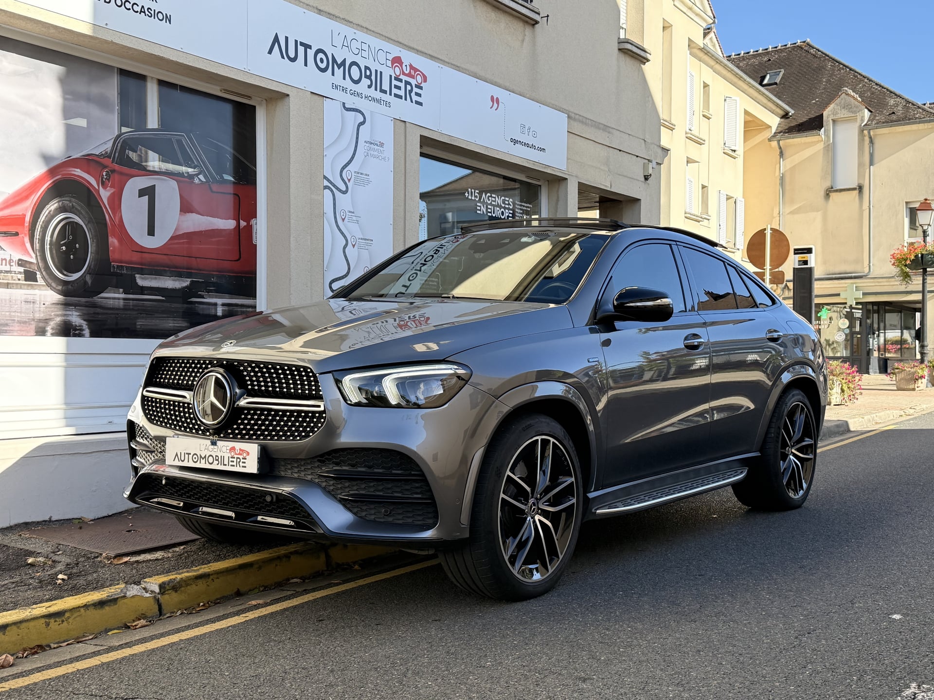 Mercedes-Benz Classe GLE Coupé MERCEDES GLE COUPE 350 De 2.0 CDI HYBRID 320cv AMG LINE 4MATIC/TOIT OUVRANT/SIÈGES ELECTRIQUE CHAUFFANT VENTILÉ/CAMERA 360/BURMESTER /ATTELAGE/SUIVI COMPLET MERCEDES