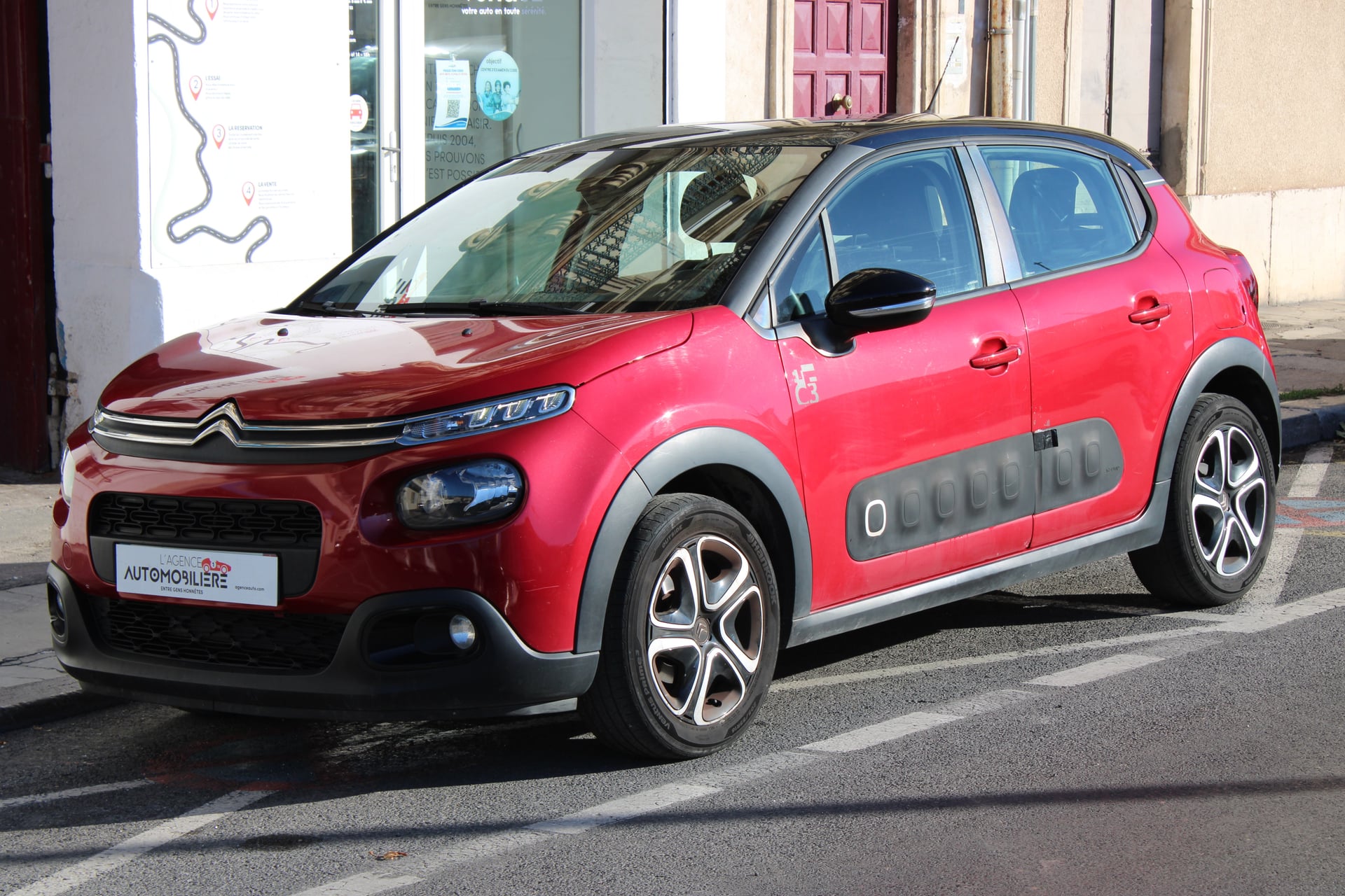 Citroen C3 82ch GRAPHIC ( Distribution changée, Carplay, Radar Arr ... )