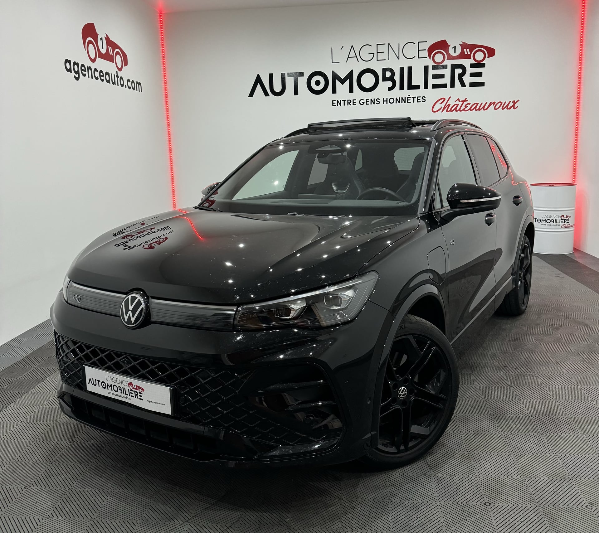 Volkswagen Tiguan III R-LINE EDITION 1.5 EHYBRID 272CV DSG6 TOIT PANO OUVRANT/CAMERA 360°/JTES NOIR 20'/FX MATRIX LEDS/CARPLAY/HAYON ELECT/ATTELAGE