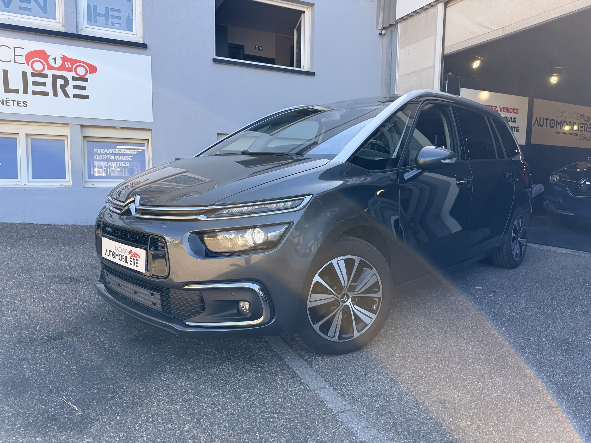Citroen C4 Picasso 1.2 130 ch Shine S&S EAT6 7 Places Climatisation automatique - Hayon électrique - Sièges chauffant et massant - Caméra de recul — 2