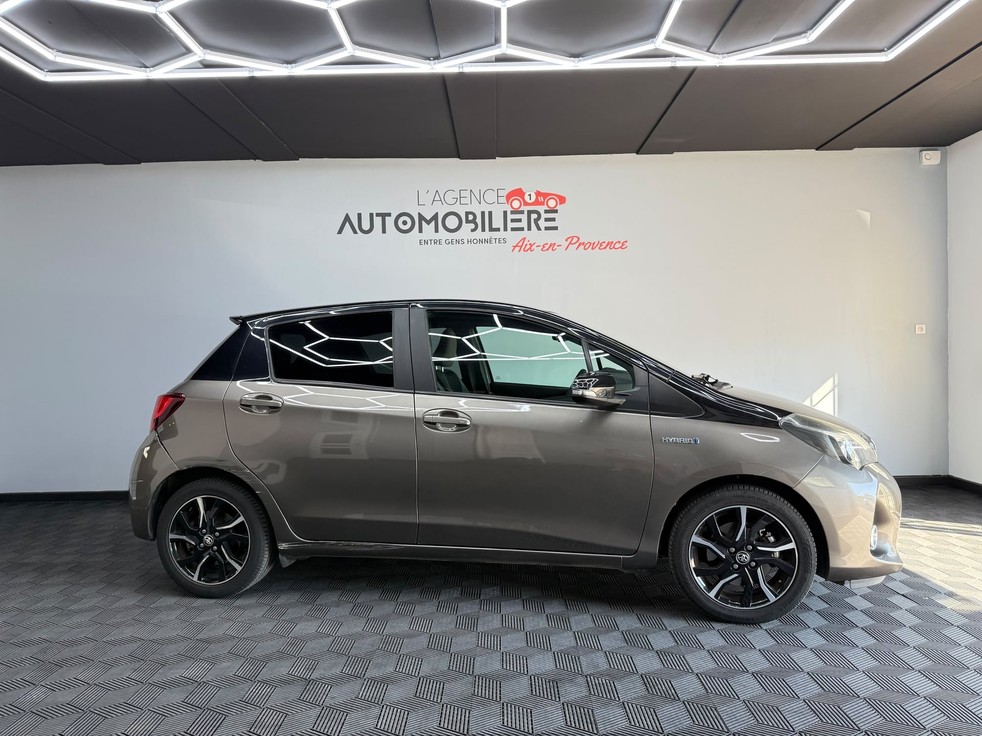 Toyota Yaris 1.5 HYBRID COLLECTION 100 Ch - 1ERE MAIN - SUIVI COMPLET TOYOTA — 2