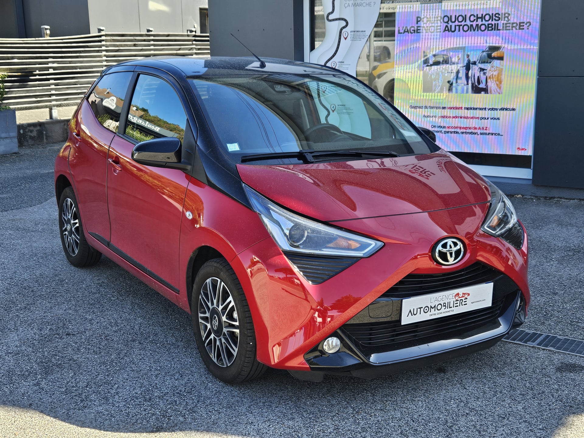Toyota Aygo 1.0 VVTI 72 CV BVA X-SHIFT ( Car Play / Android Auto - 5 portes - Caméra de recul) — 2