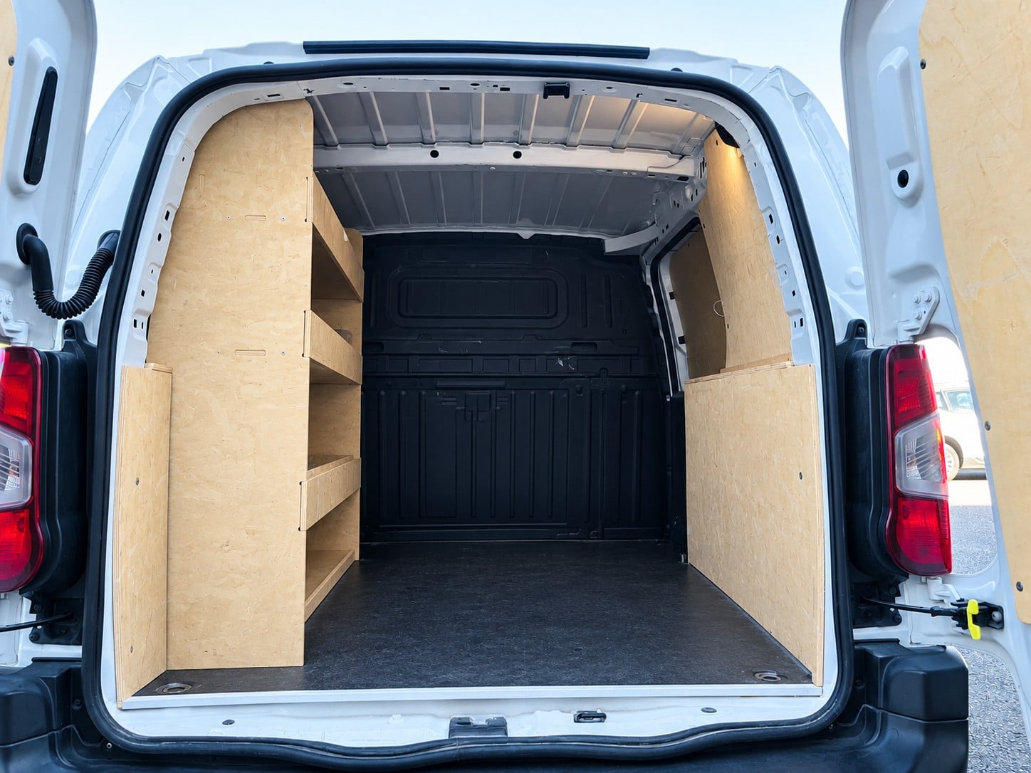 Peugeot Partner 1.6 BlueHDI PREMIUM 100cv - 3places - 1000kgs - 1560cm3- Historique Entretien — 17