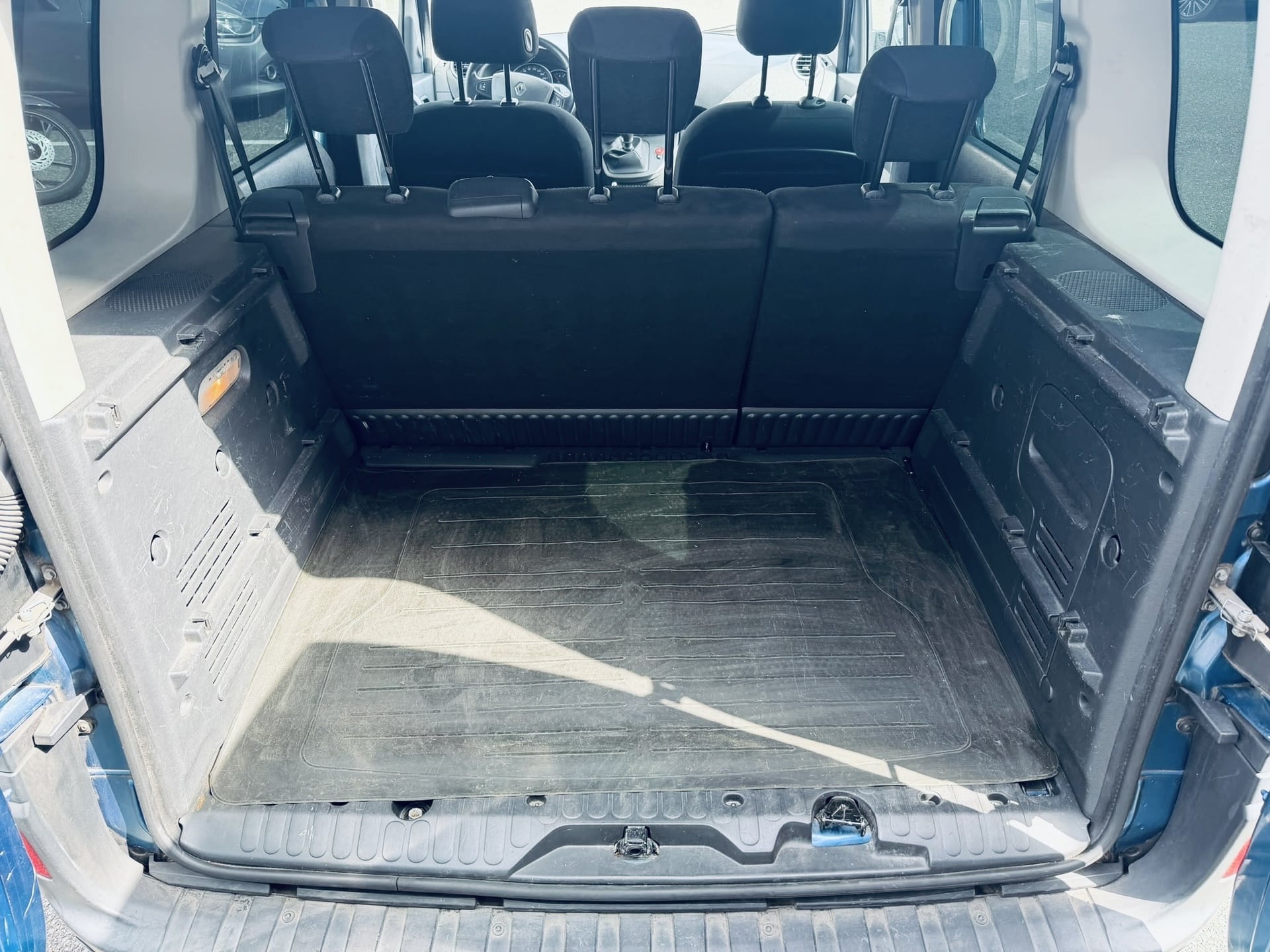 Renault Kangoo 1.5 110cv FINITION XTREM - Distribution Neuve — 21