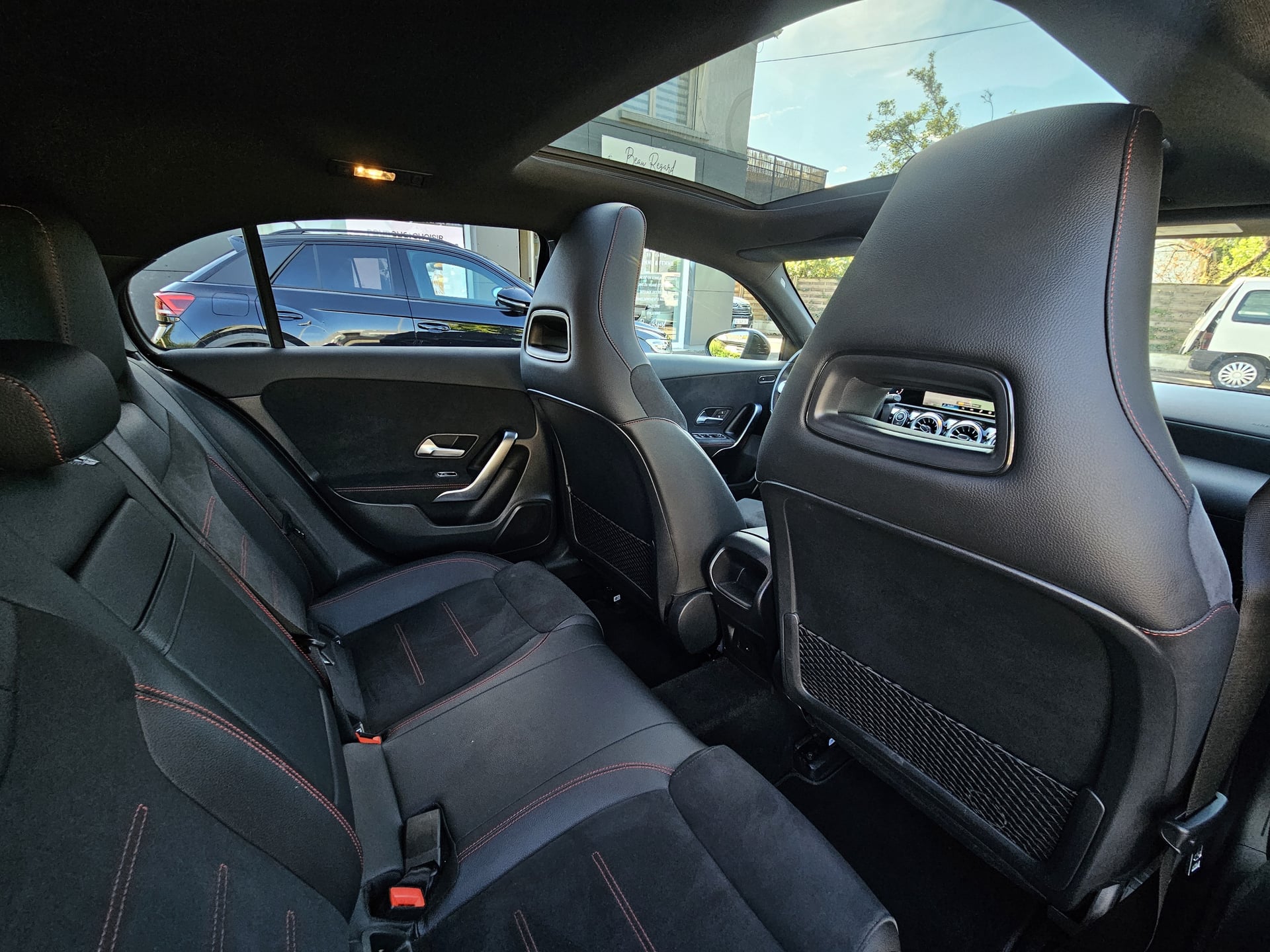 Mercedes-Benz Classe A 200d 2.0 150 ch 8G DCT AMG LINE ( Toit Ouvrant - Sièges Chauffants - Eclairage Ambiance...) — 32