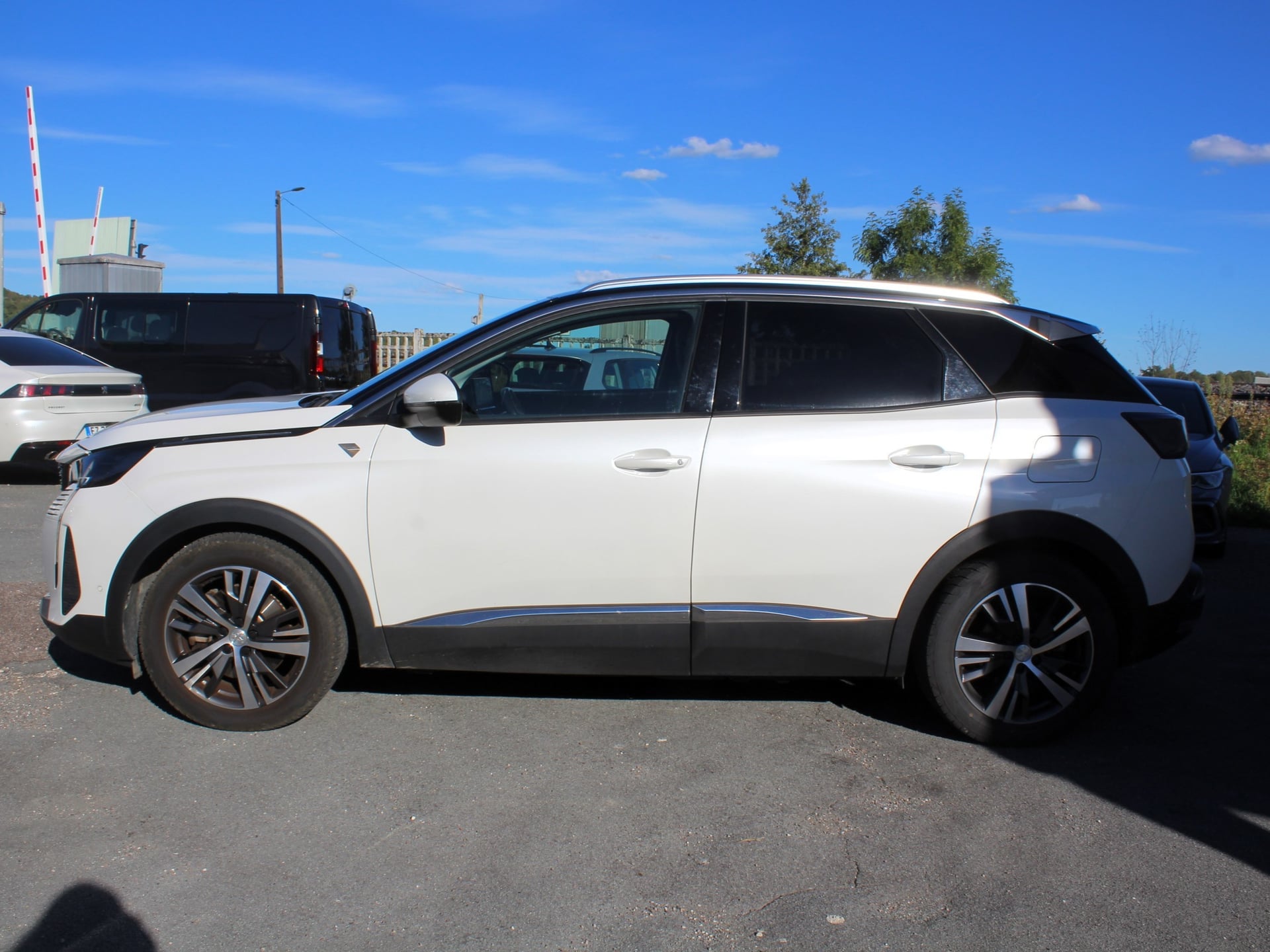Peugeot 3008 II -2 - HYBRID4 300 CH Roadtrip 4X4 BOITE AUTO — 2