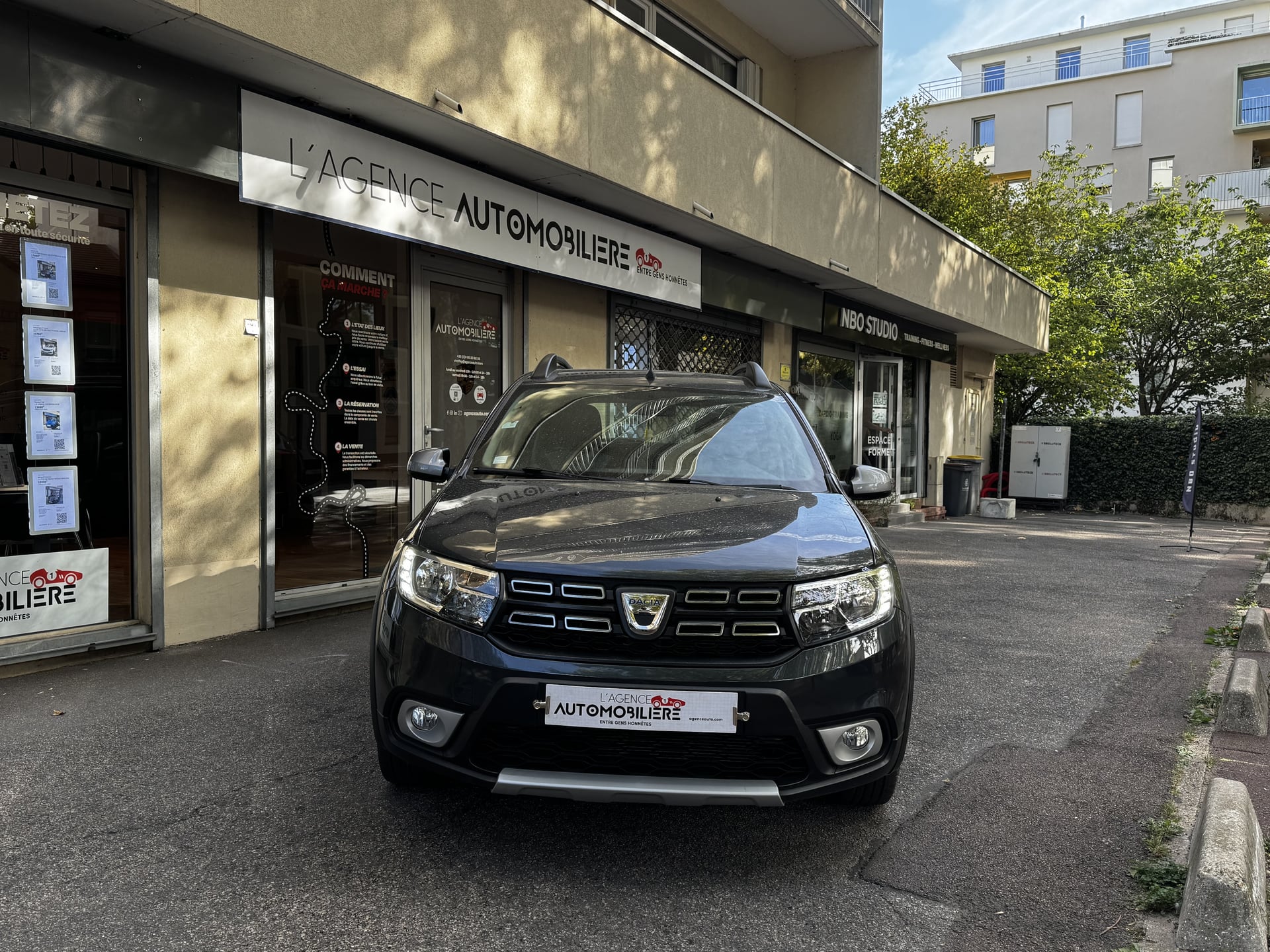 Dacia Sandero II (2) STEPWAY 1.0 SCE 75 URBAN FAIBLE KILOMETRAGE, SUIVI DACIA — 2