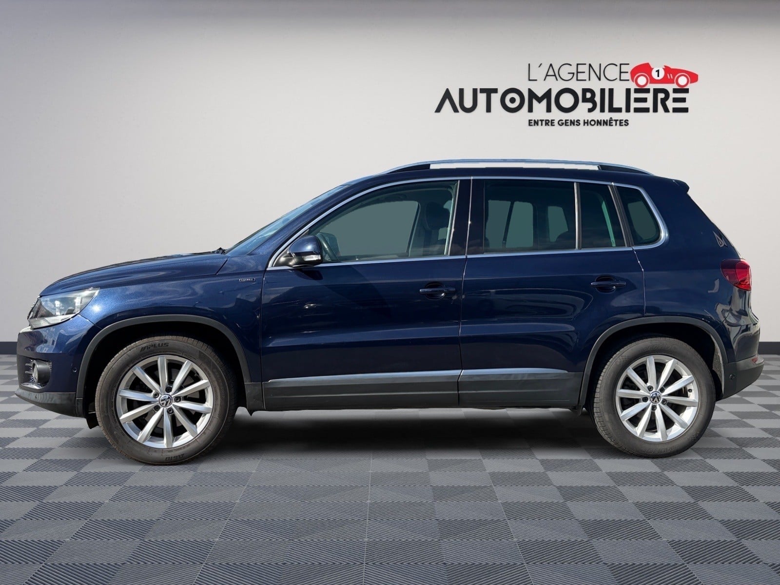 Volkswagen Tiguan 2.0 TDI 110 FAP BlueMotion Technology Série Lounge — 2